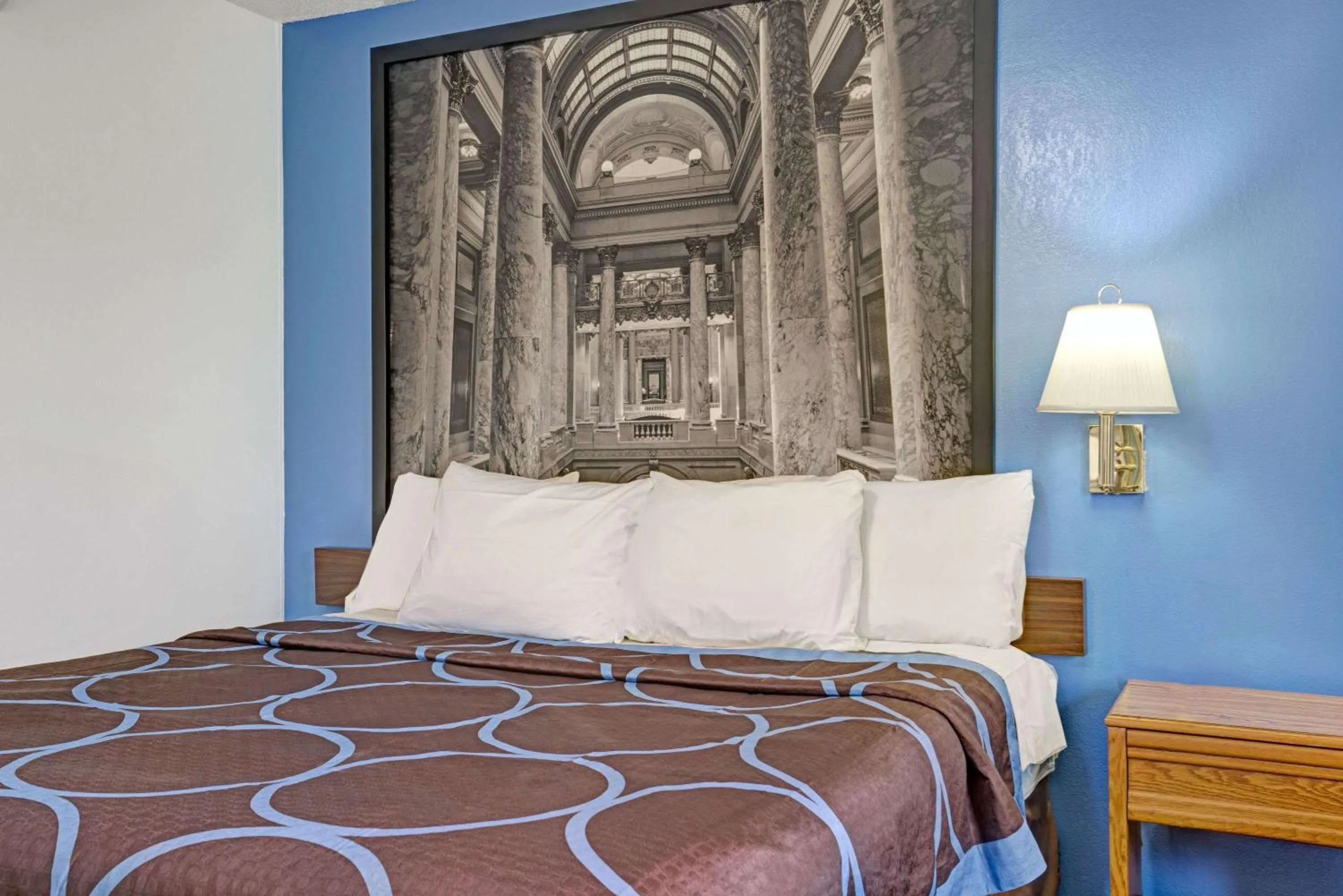 Bedroom, Bed in Budget Host Inn