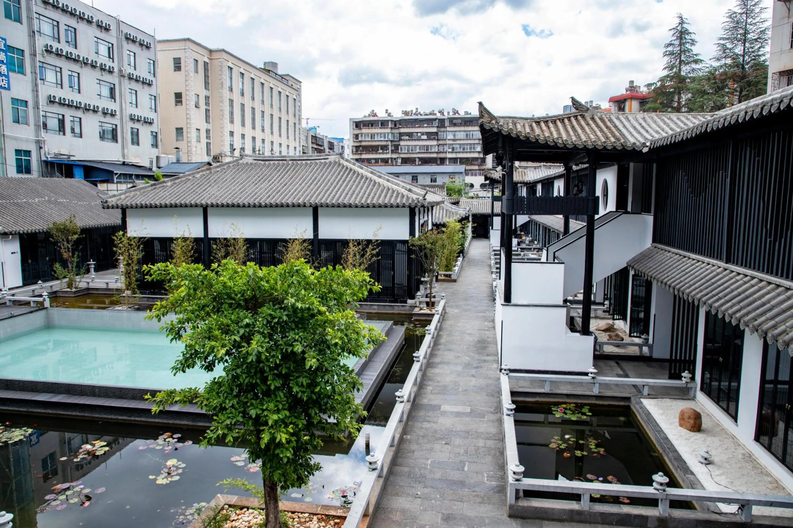 Property building in Gongxili-Xijian Hotel - Kunming Dongfeng East Road Dashuying Metro Station