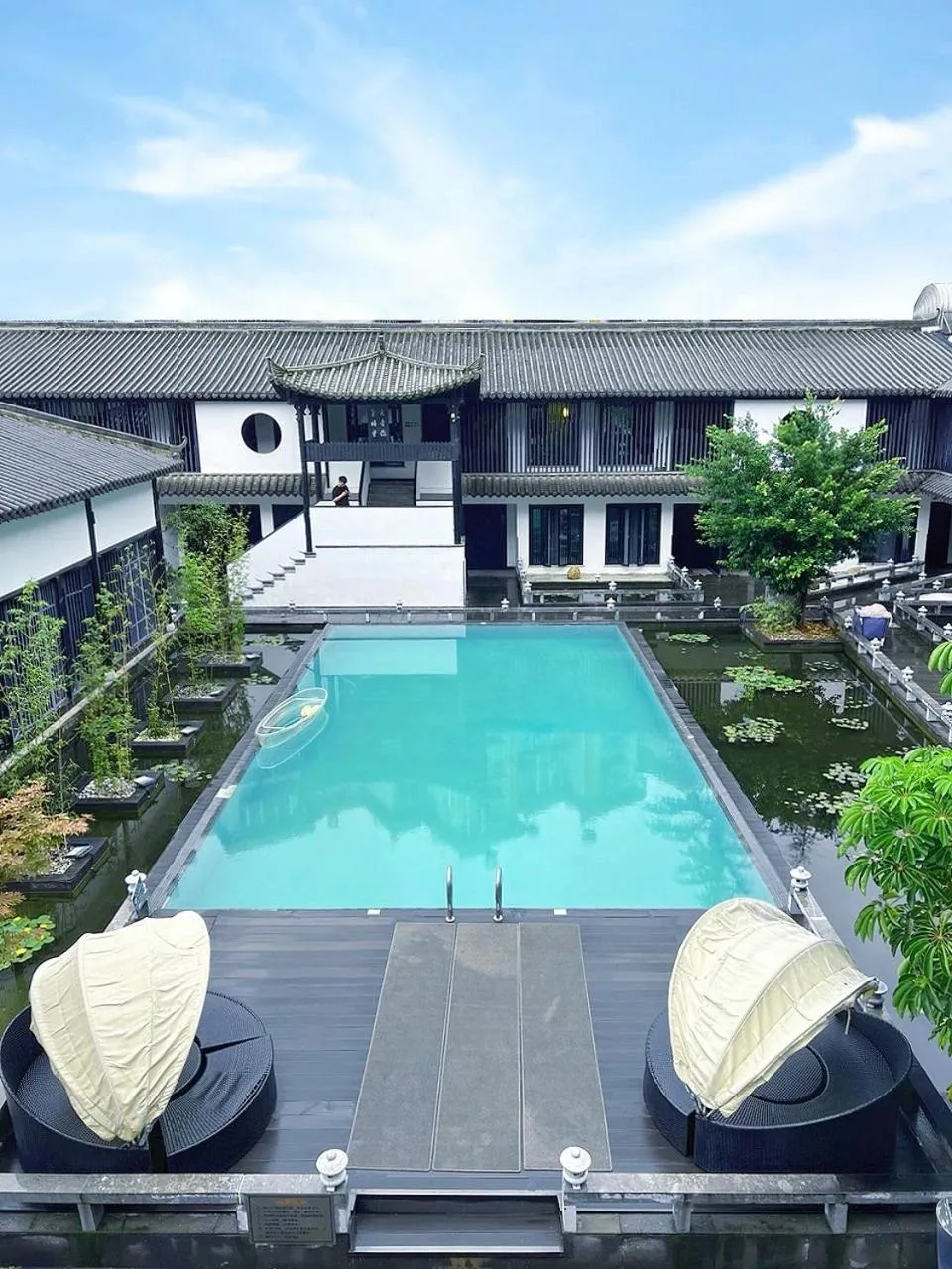 Pool view in Gongxili-Xijian Hotel - Kunming Dongfeng East Road Dashuying Metro Station