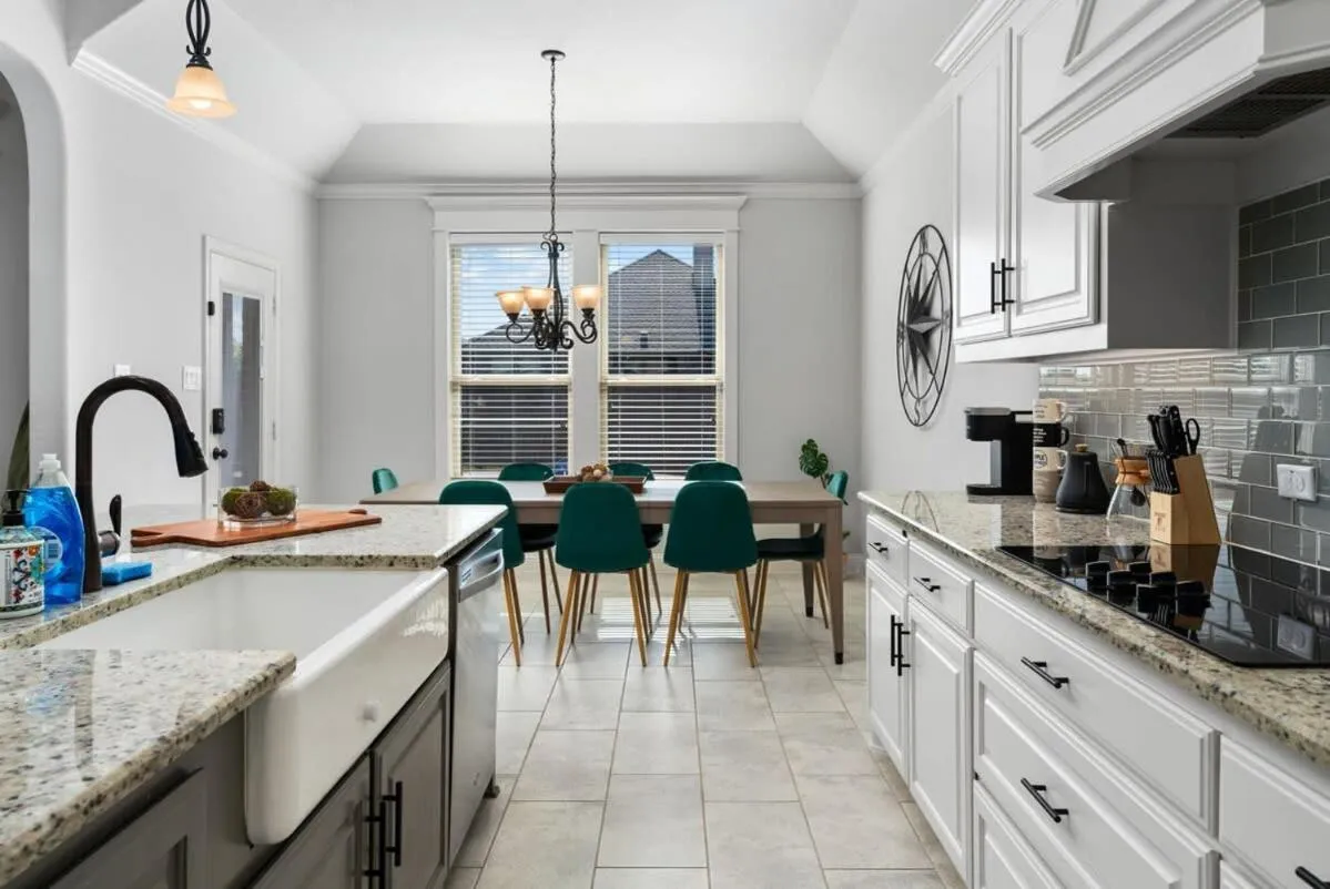 The Noble House Near Magnolia & Baylor W Pool