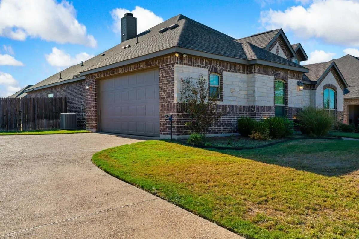 The Noble House Near Magnolia & Baylor W Pool