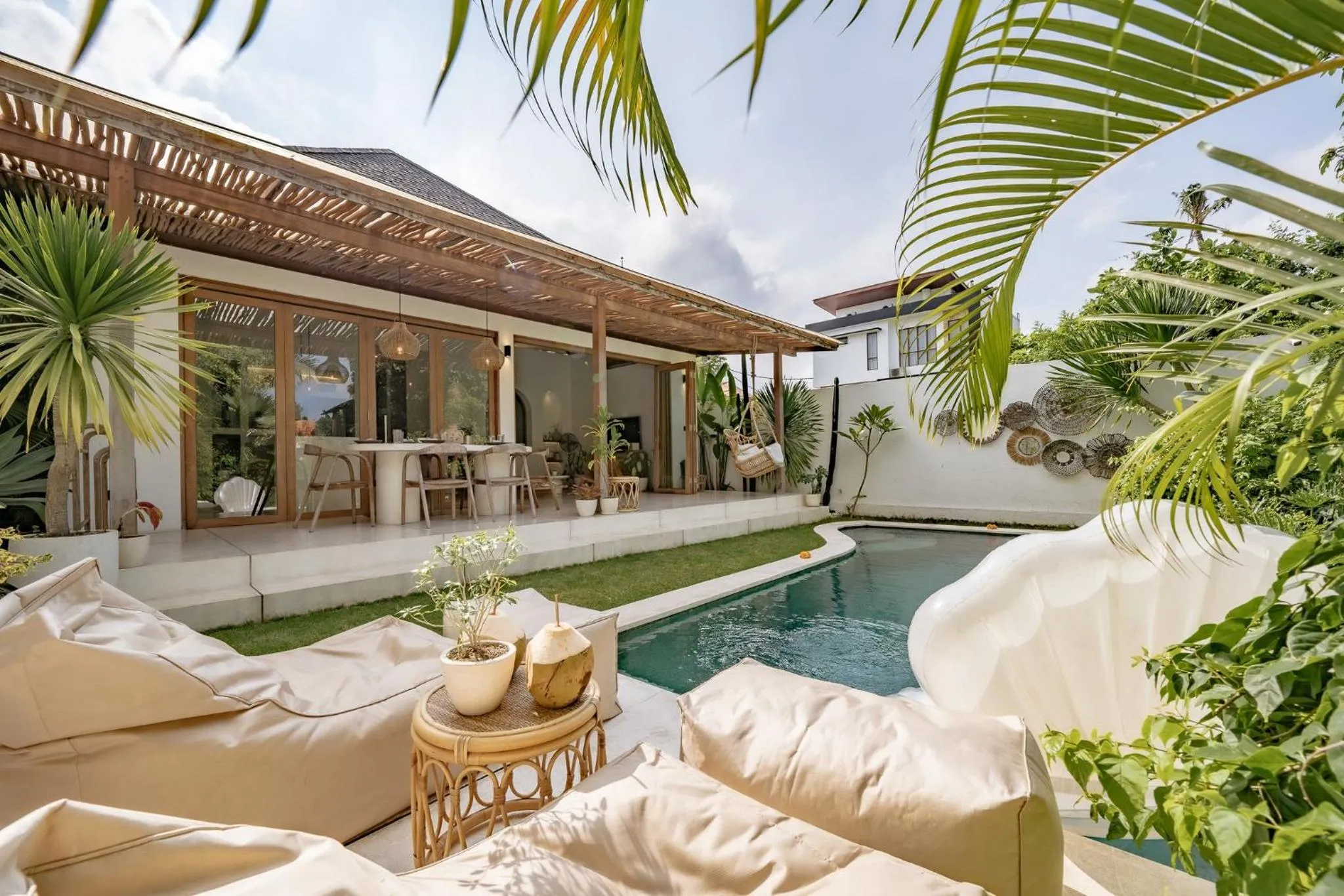 Property building in Villa Kerang Sue