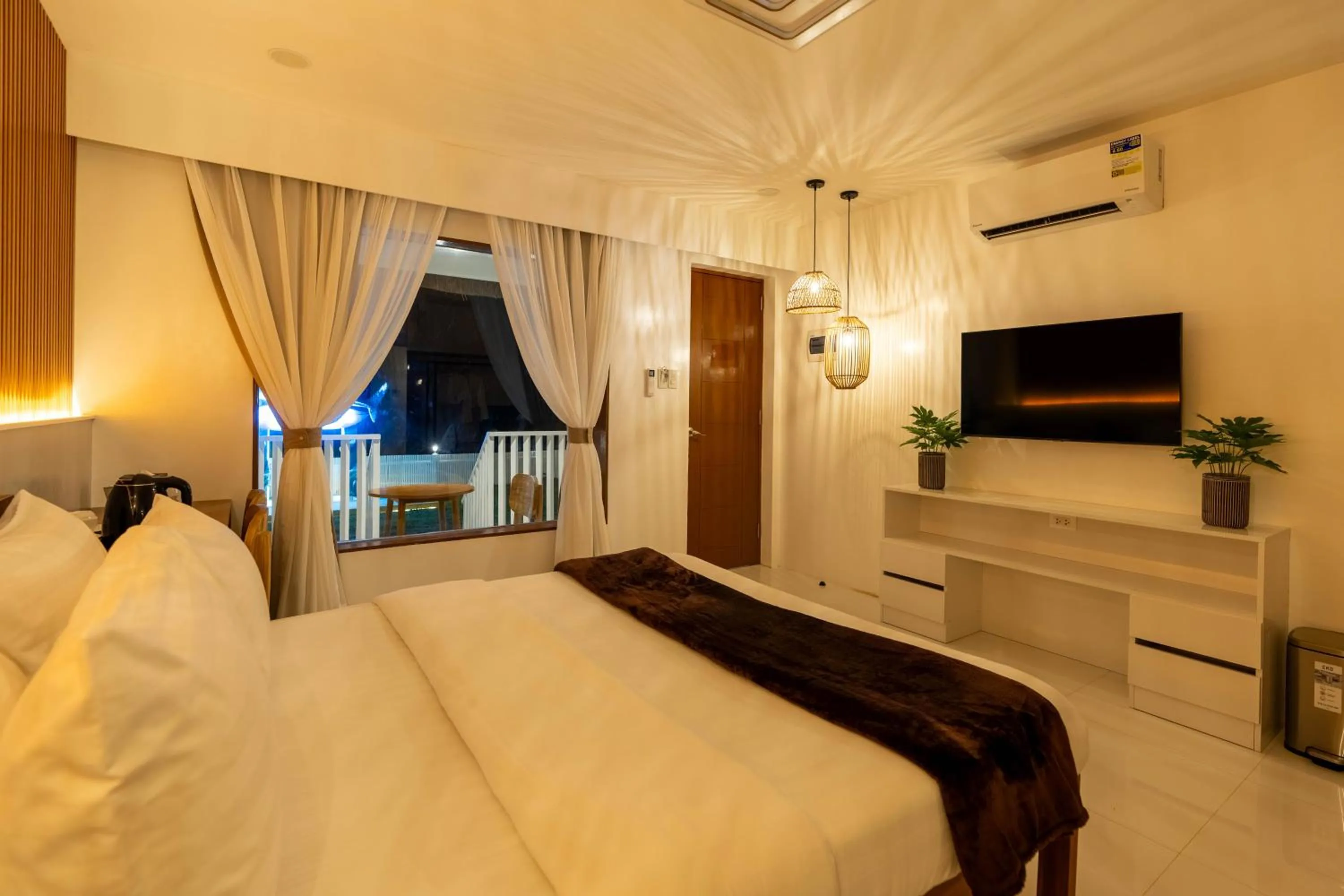 Bed in Serene Oasis Resort - Oslob Cebu Philippines