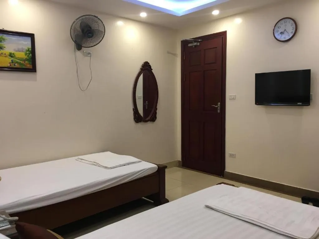 Bed in Phúc Quý -149B Lê Duẩn HN - by BAY LUXURY