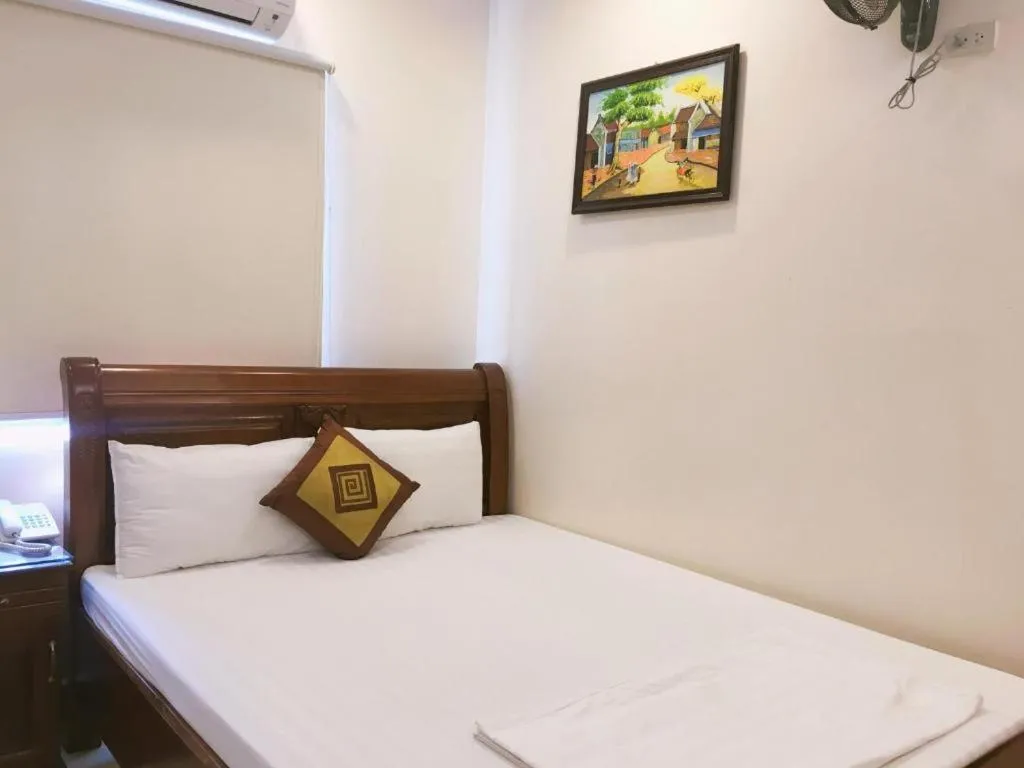 Bed in Phúc Quý -149B Lê Duẩn HN - by BAY LUXURY