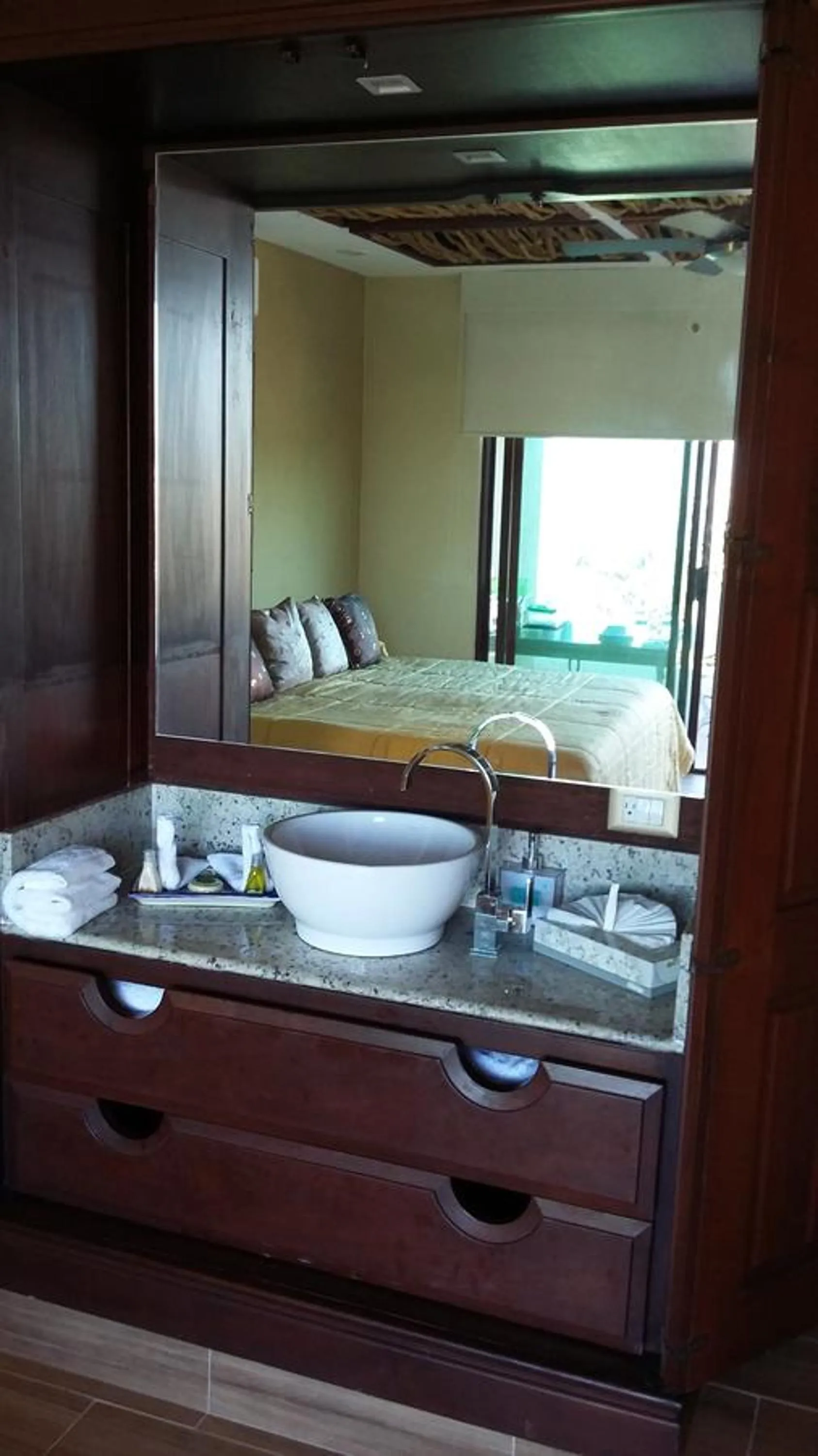 Decorative detail, Bed in Villa Bella Bed & Breakfast Inn