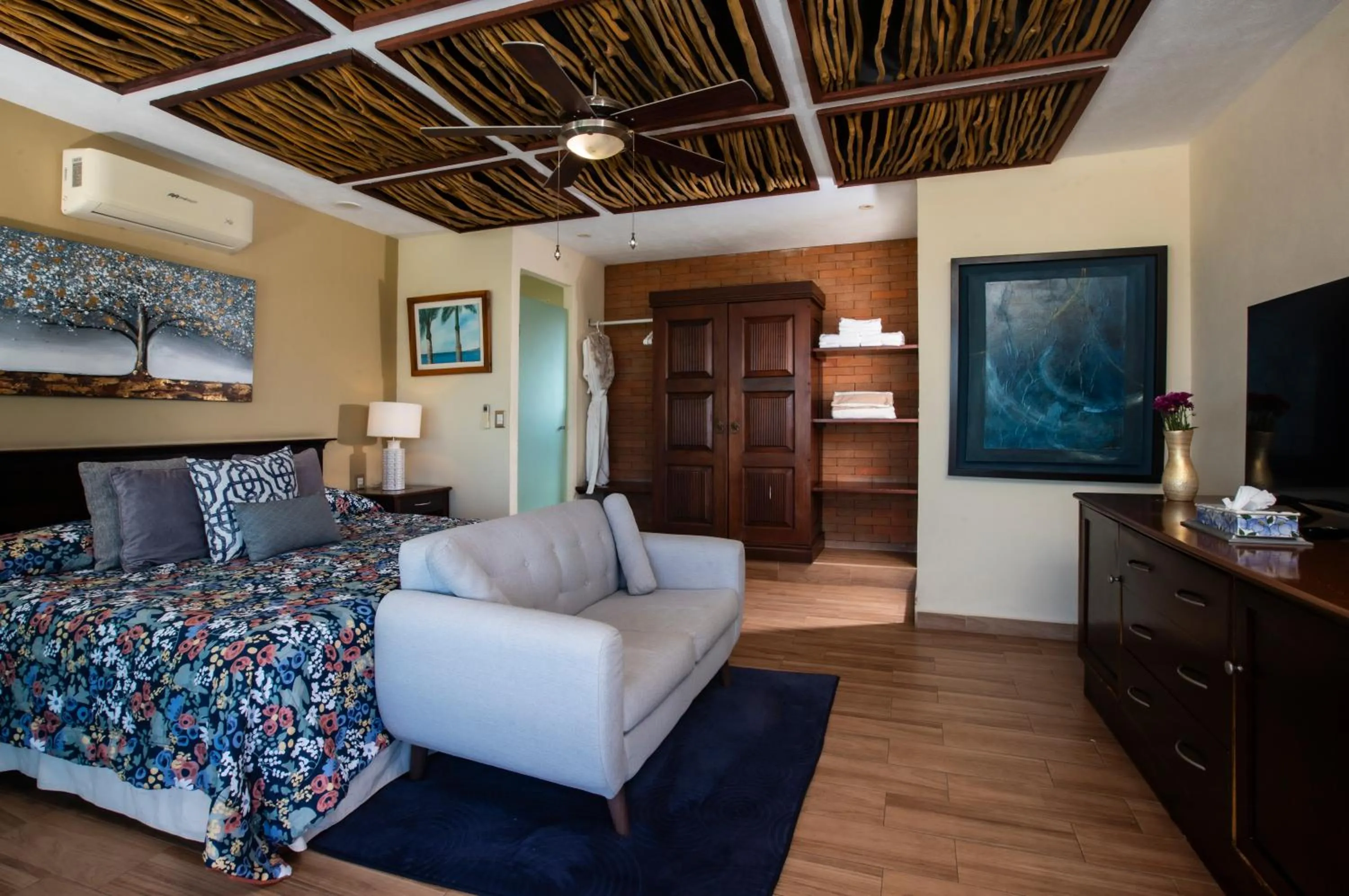 Bed in Villa Bella Bed & Breakfast Inn