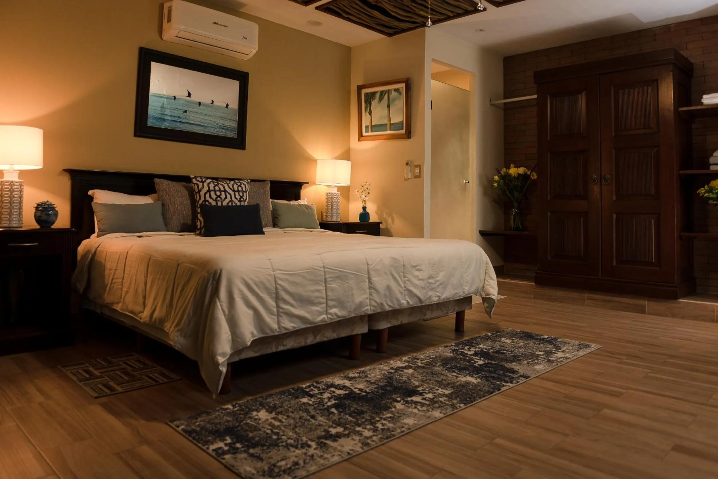 Bed in Villa Bella Bed & Breakfast Inn