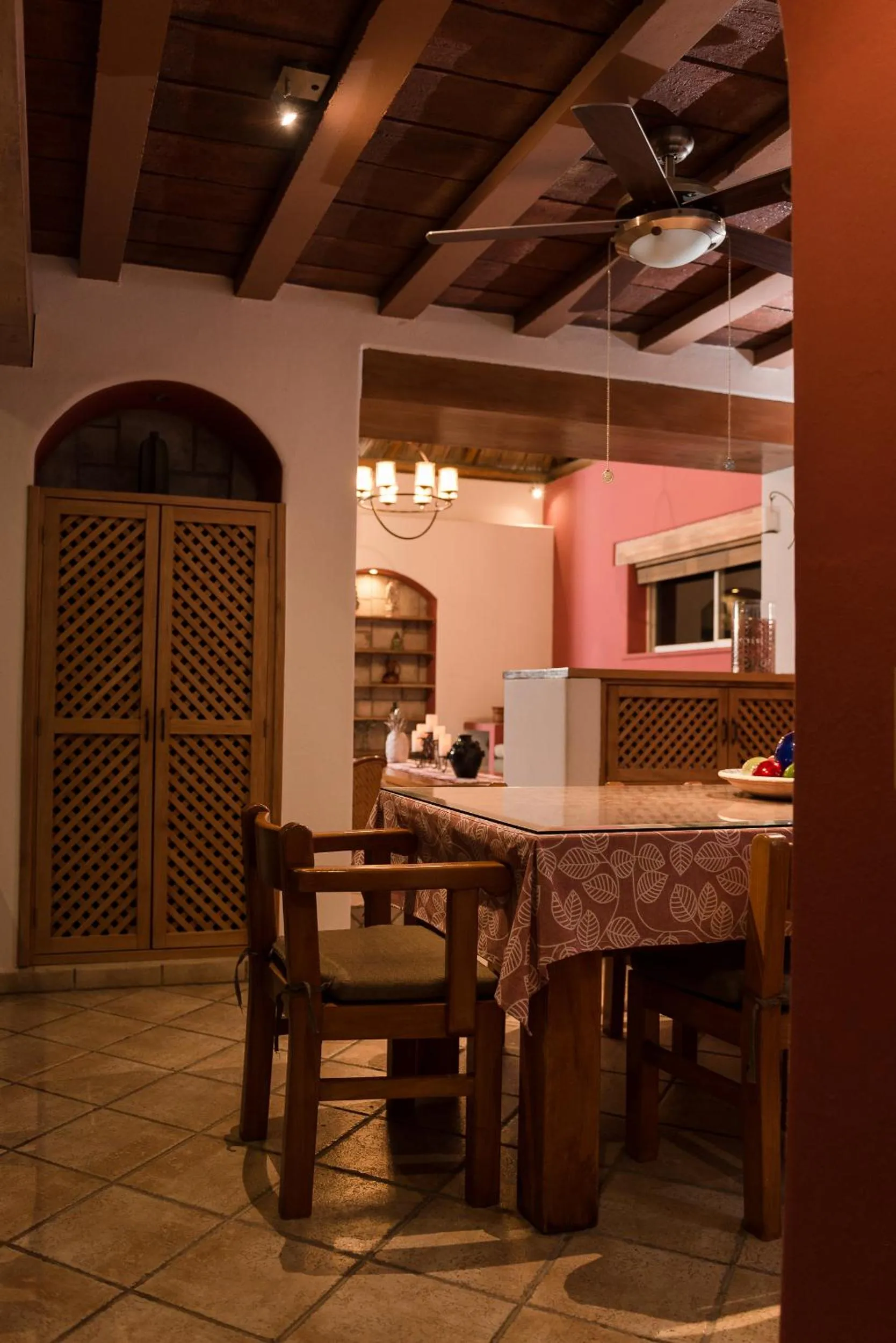 Dining area in Villa Bella Bed & Breakfast Inn