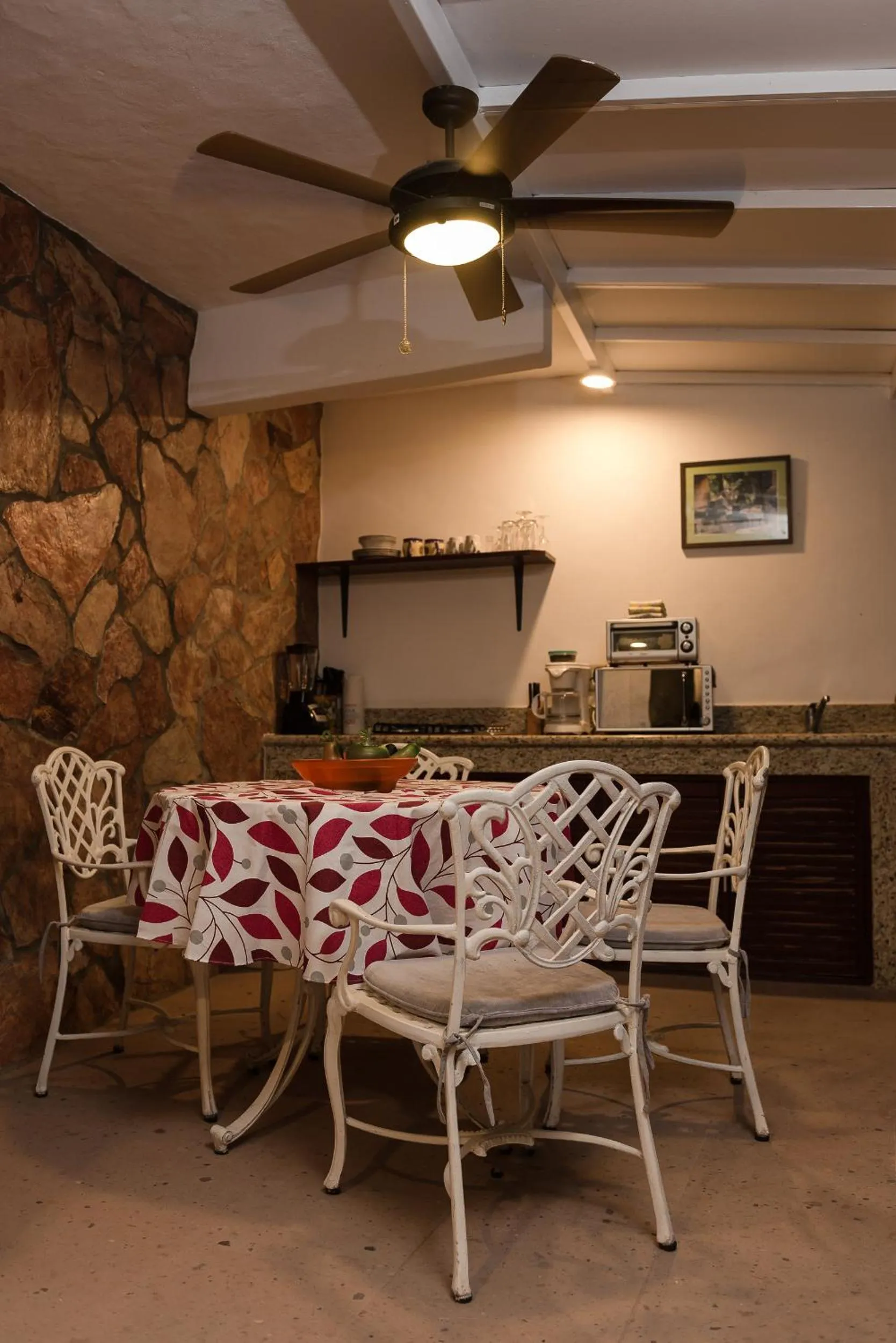 Kitchen or kitchenette in Villa Bella Bed & Breakfast Inn