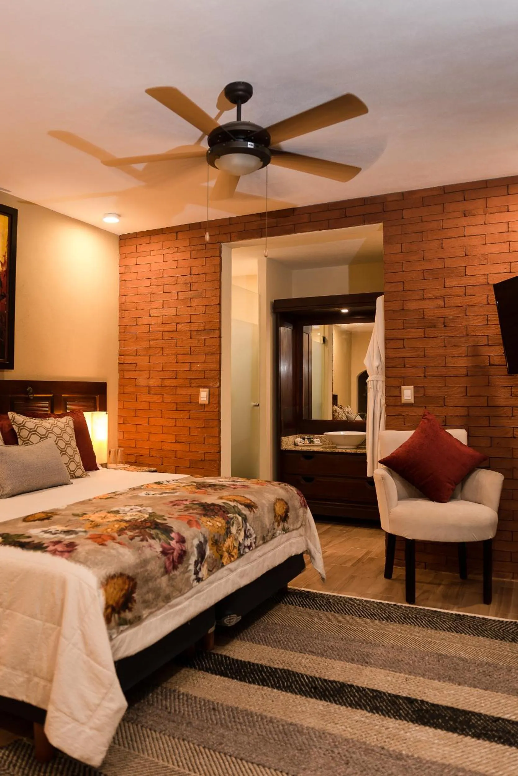 Photo of the whole room, Bed in Villa Bella Bed & Breakfast Inn