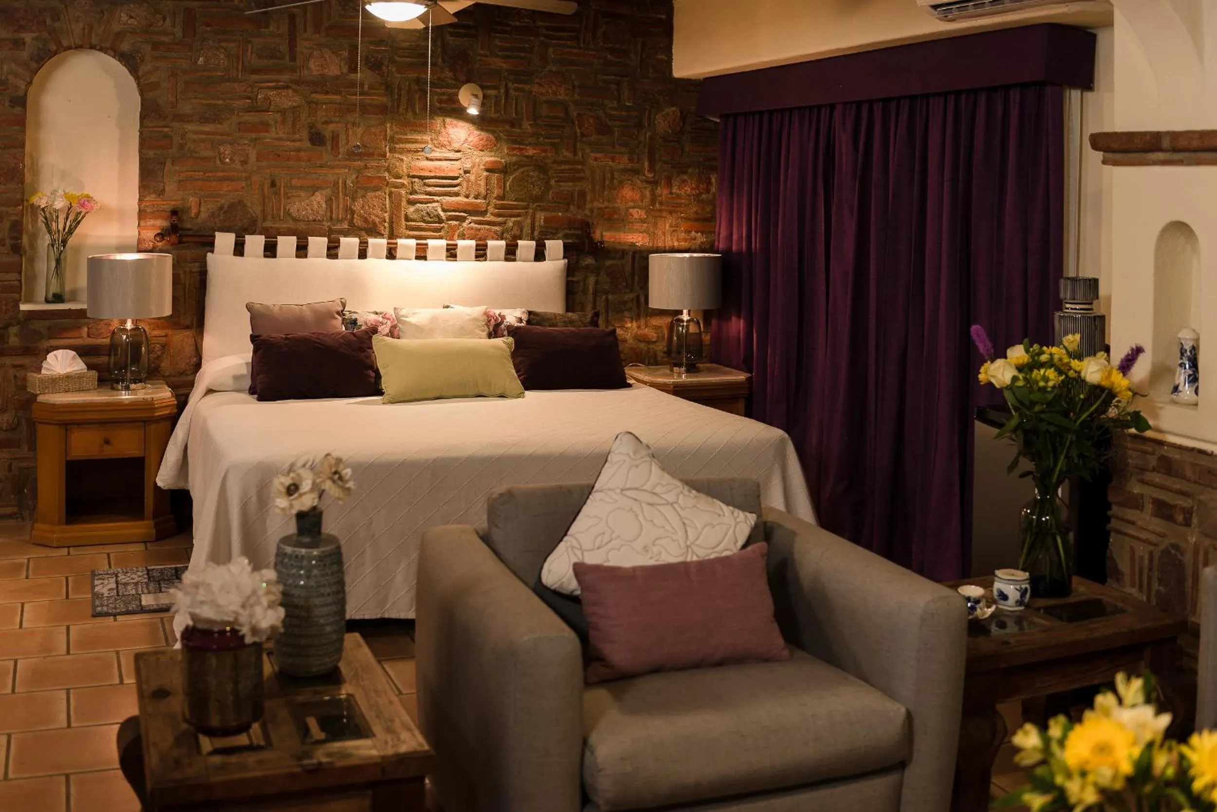 Bedroom, Bed in Villa Bella Bed & Breakfast Inn