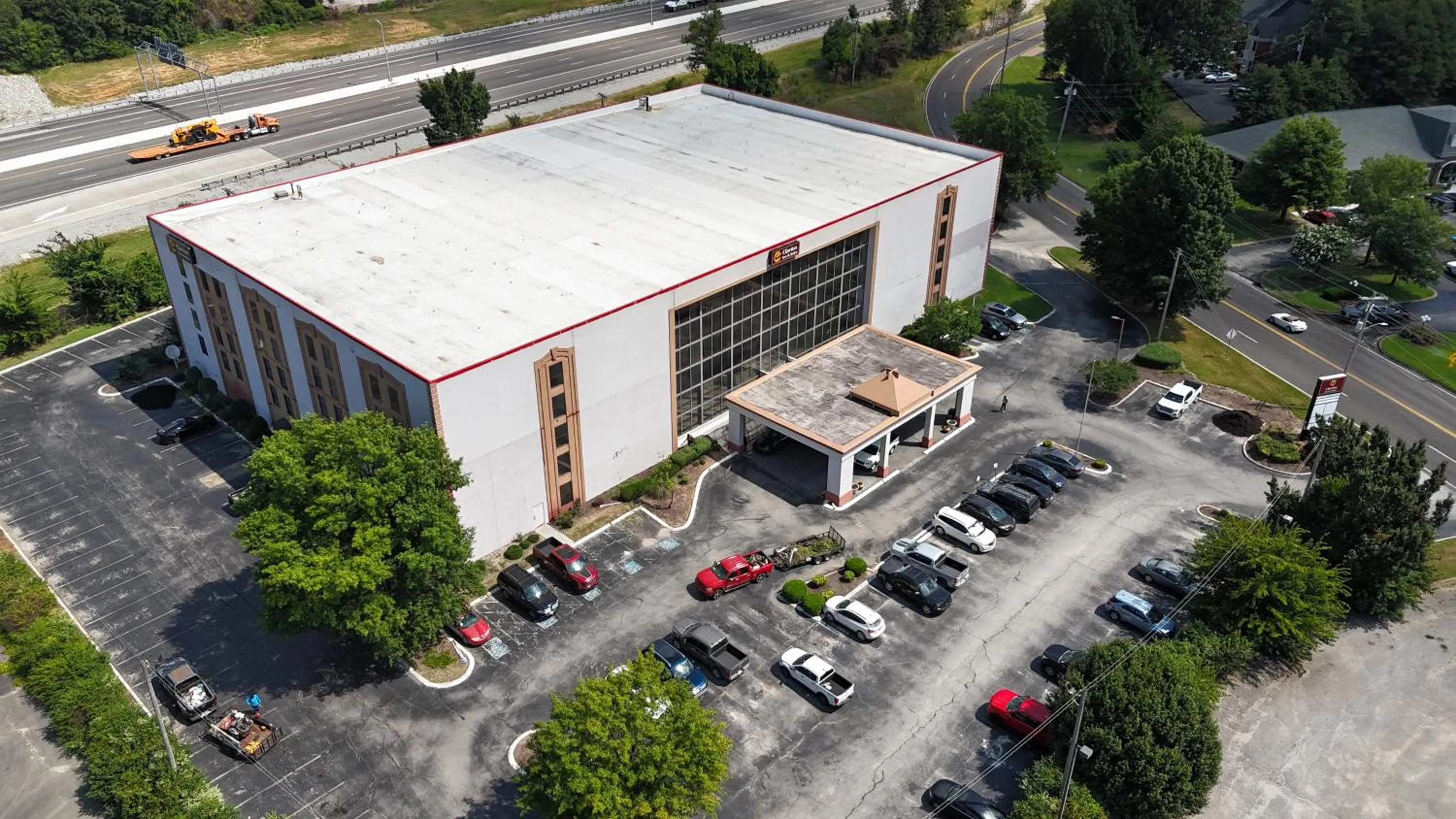 Property building in Clarion Hotel Jackson Northwest