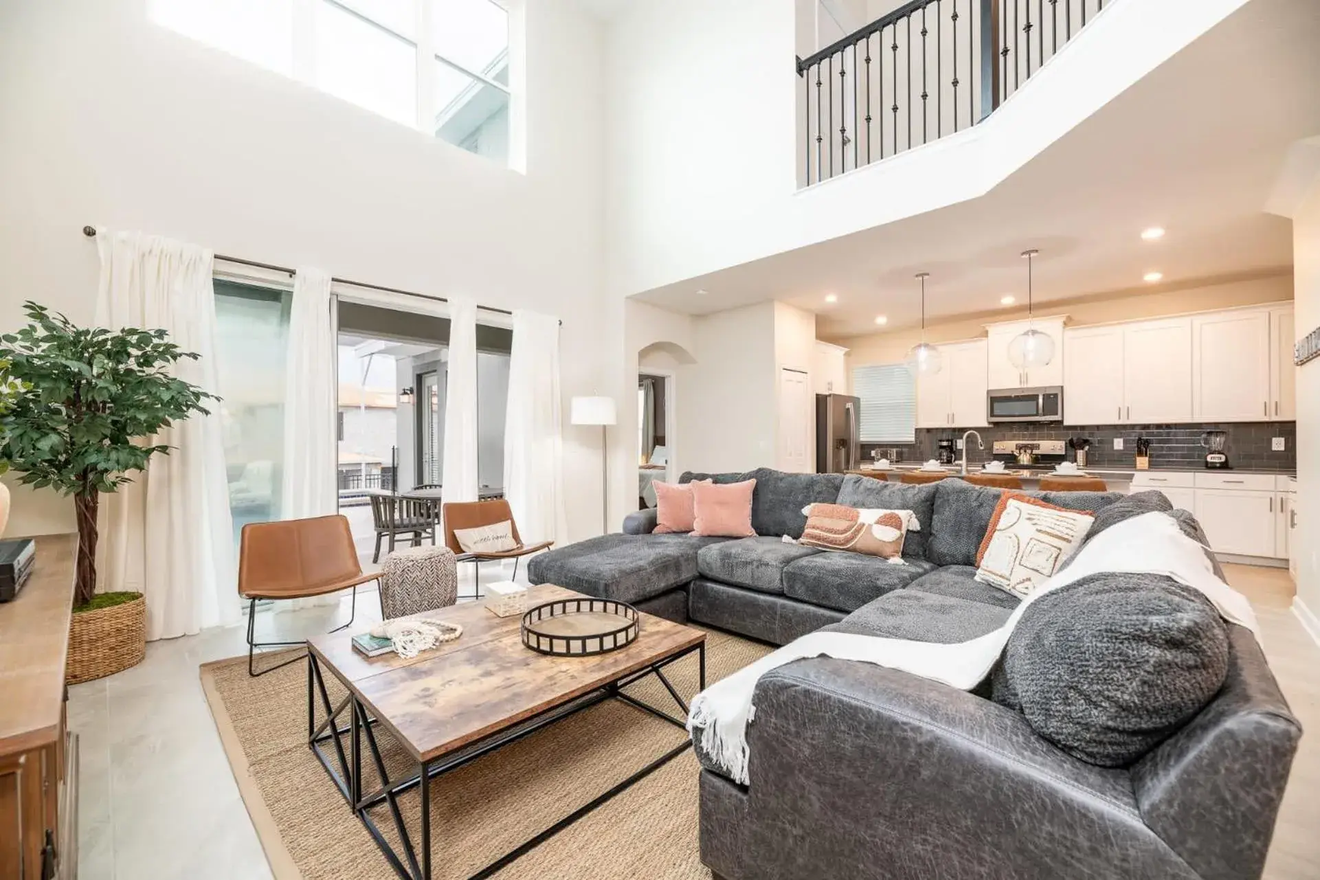 Themed Home 5BR - Private Pool, Prime Location Themed Home 5BR - Private Pool, Prime Location