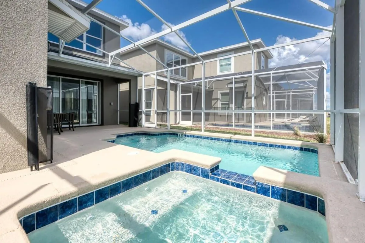 Themed Home 5BR - Private Pool, Prime Location