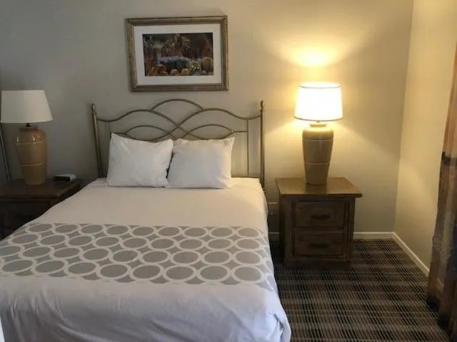 Bedroom, Bed in GetAways at Vista Mirage Resort