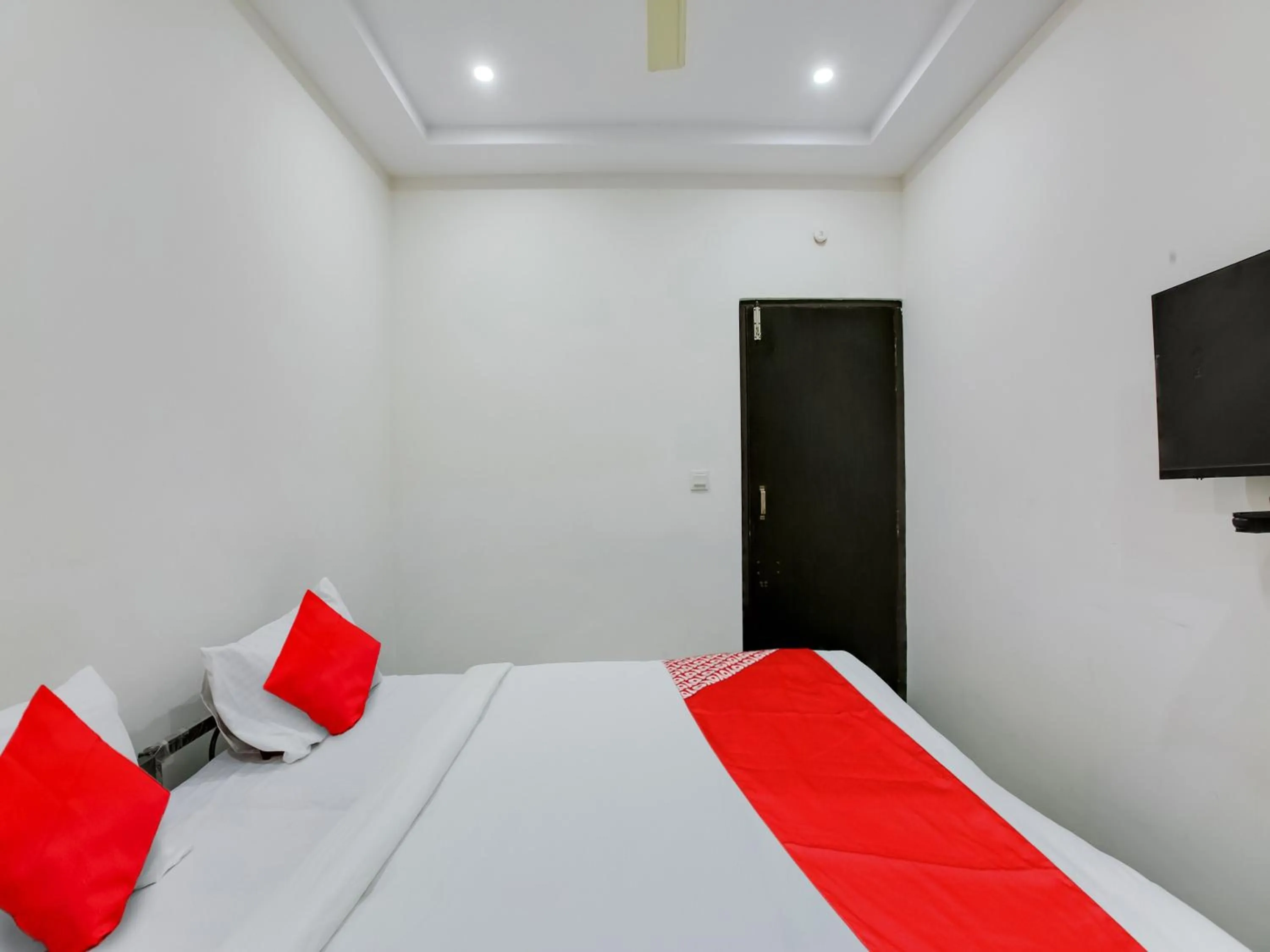 Bedroom in Hotel O Manjushree Boarding & Lodging nearby Dr.BR Ambedkar Stadium Basveshwar nagar