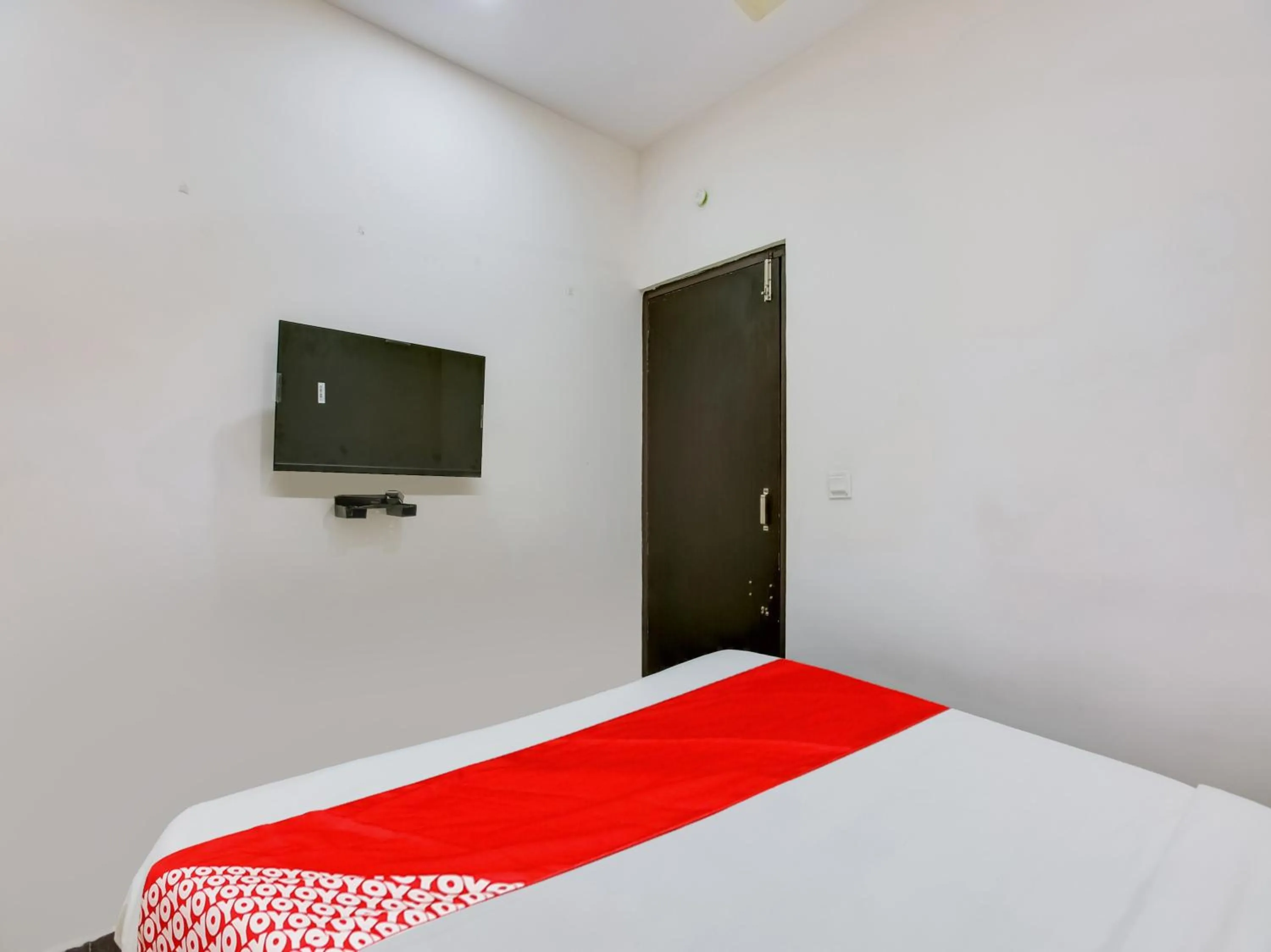 Bedroom in Hotel O Manjushree Boarding & Lodging nearby Dr.BR Ambedkar Stadium Basveshwar nagar