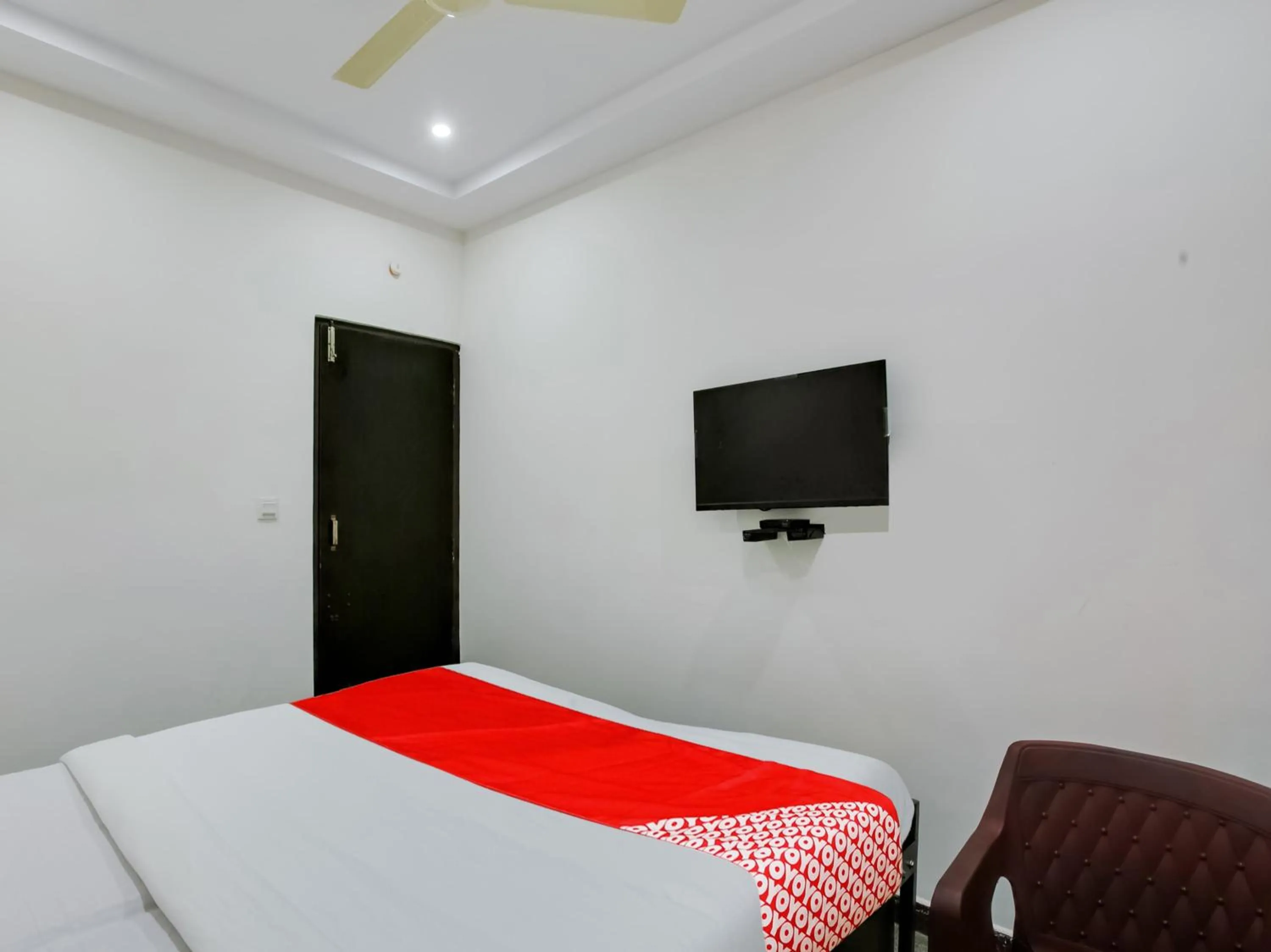 Bedroom in Hotel O Manjushree Boarding & Lodging nearby Dr.BR Ambedkar Stadium Basveshwar nagar