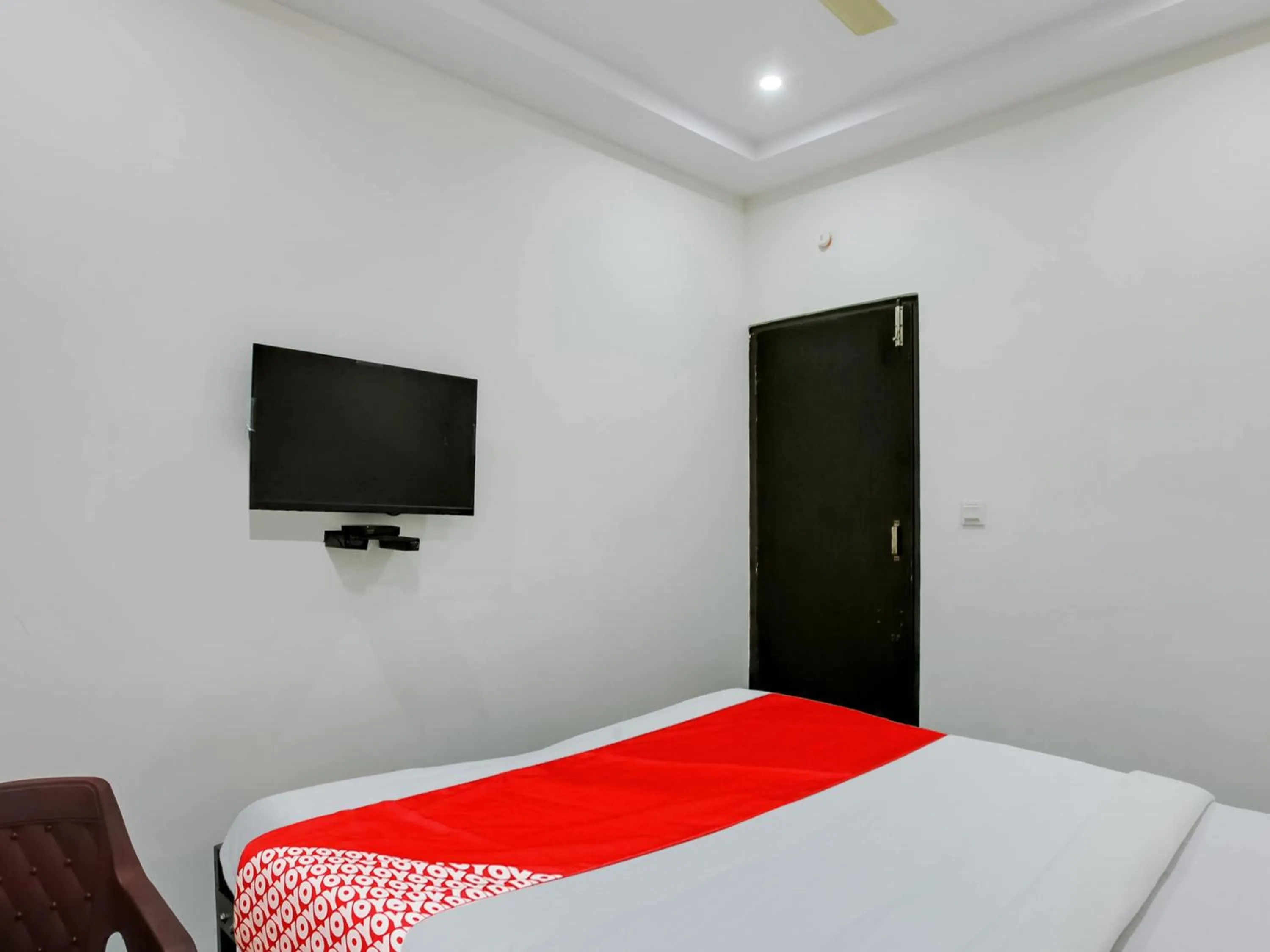 Bedroom in Hotel O Manjushree Boarding & Lodging nearby Dr.BR Ambedkar Stadium Basveshwar nagar