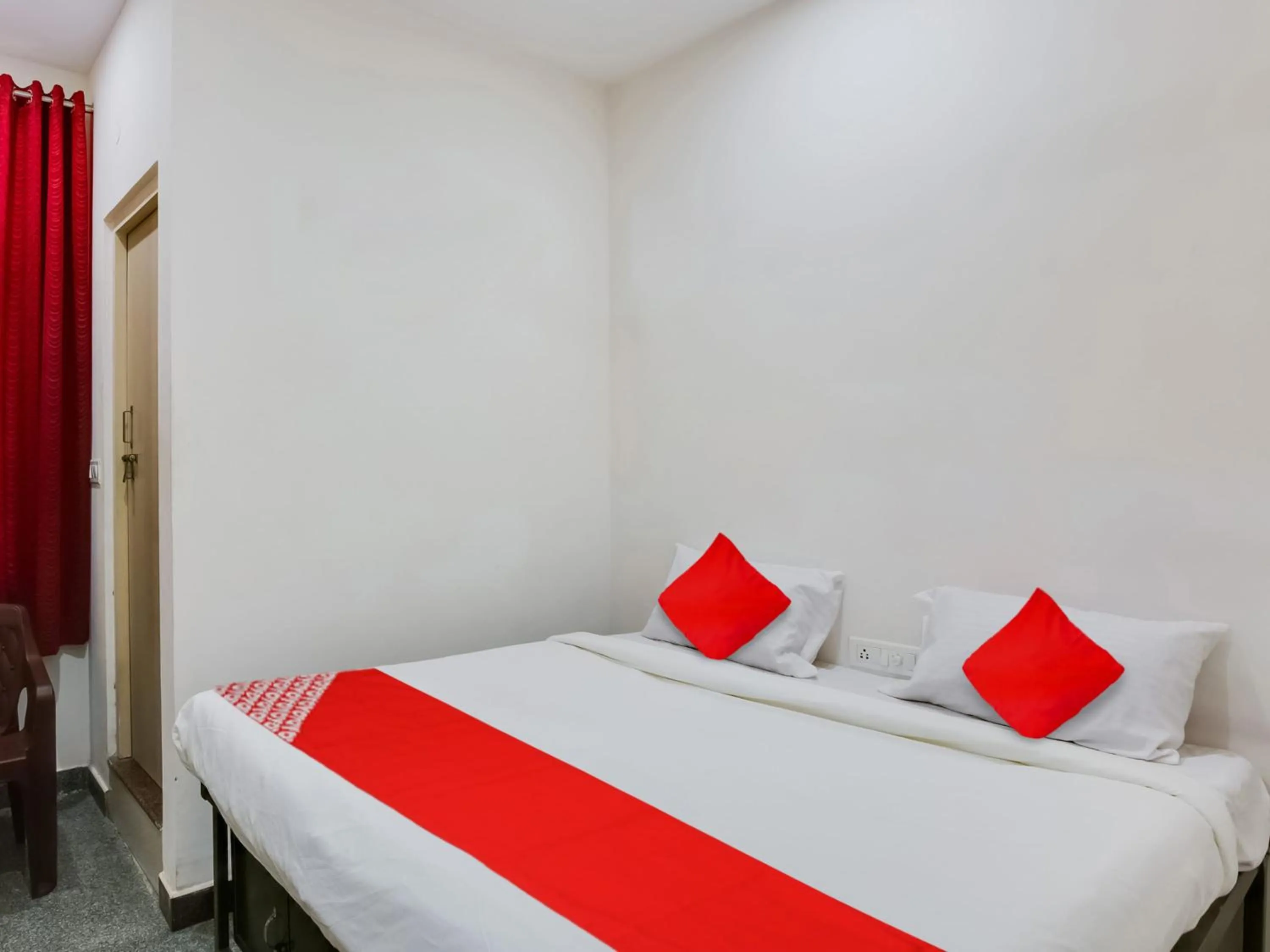 Bedroom in Hotel O Manjushree Boarding & Lodging nearby Dr.BR Ambedkar Stadium Basveshwar nagar