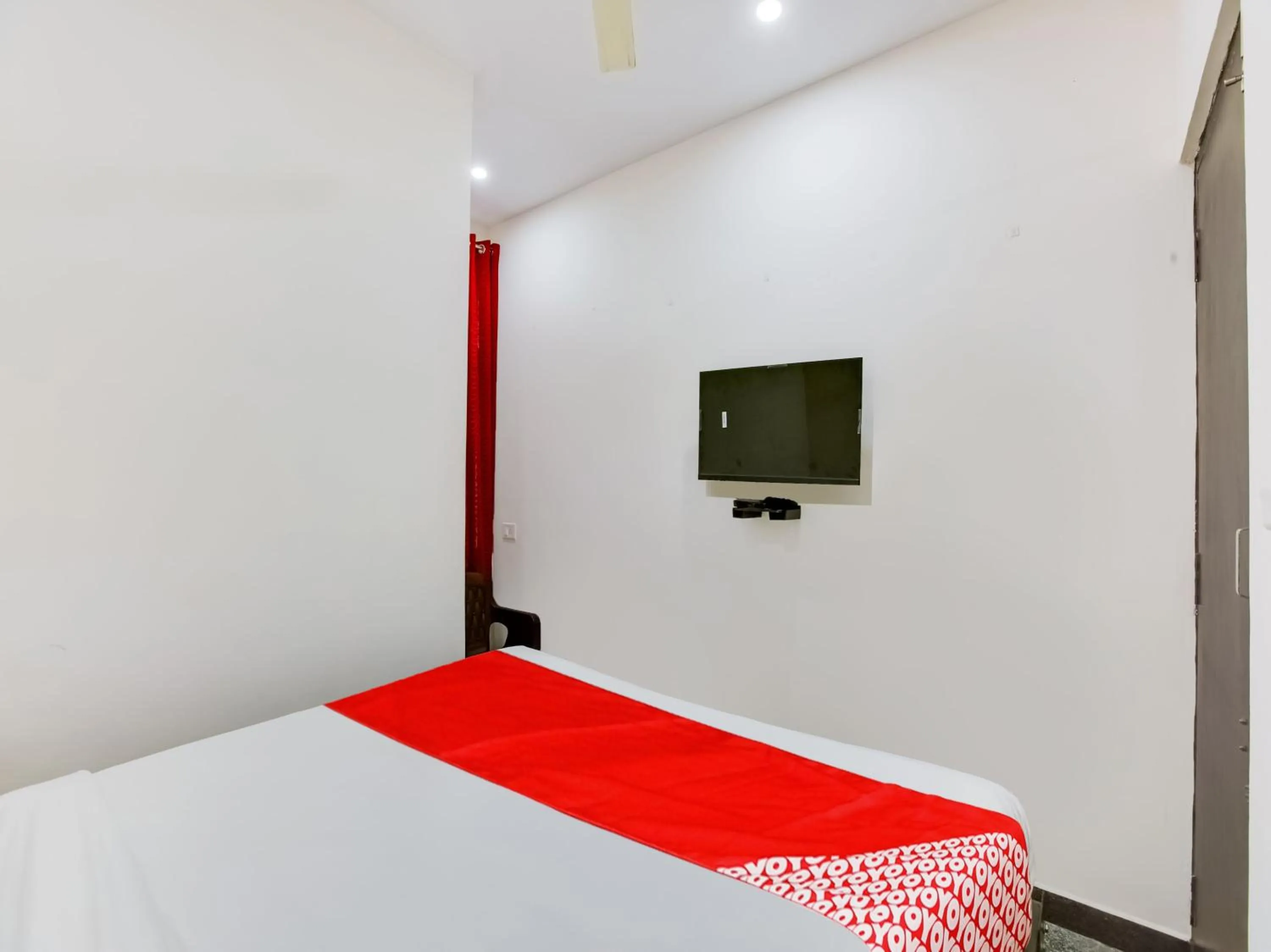 Bedroom in Hotel O Manjushree Boarding & Lodging nearby Dr.BR Ambedkar Stadium Basveshwar nagar