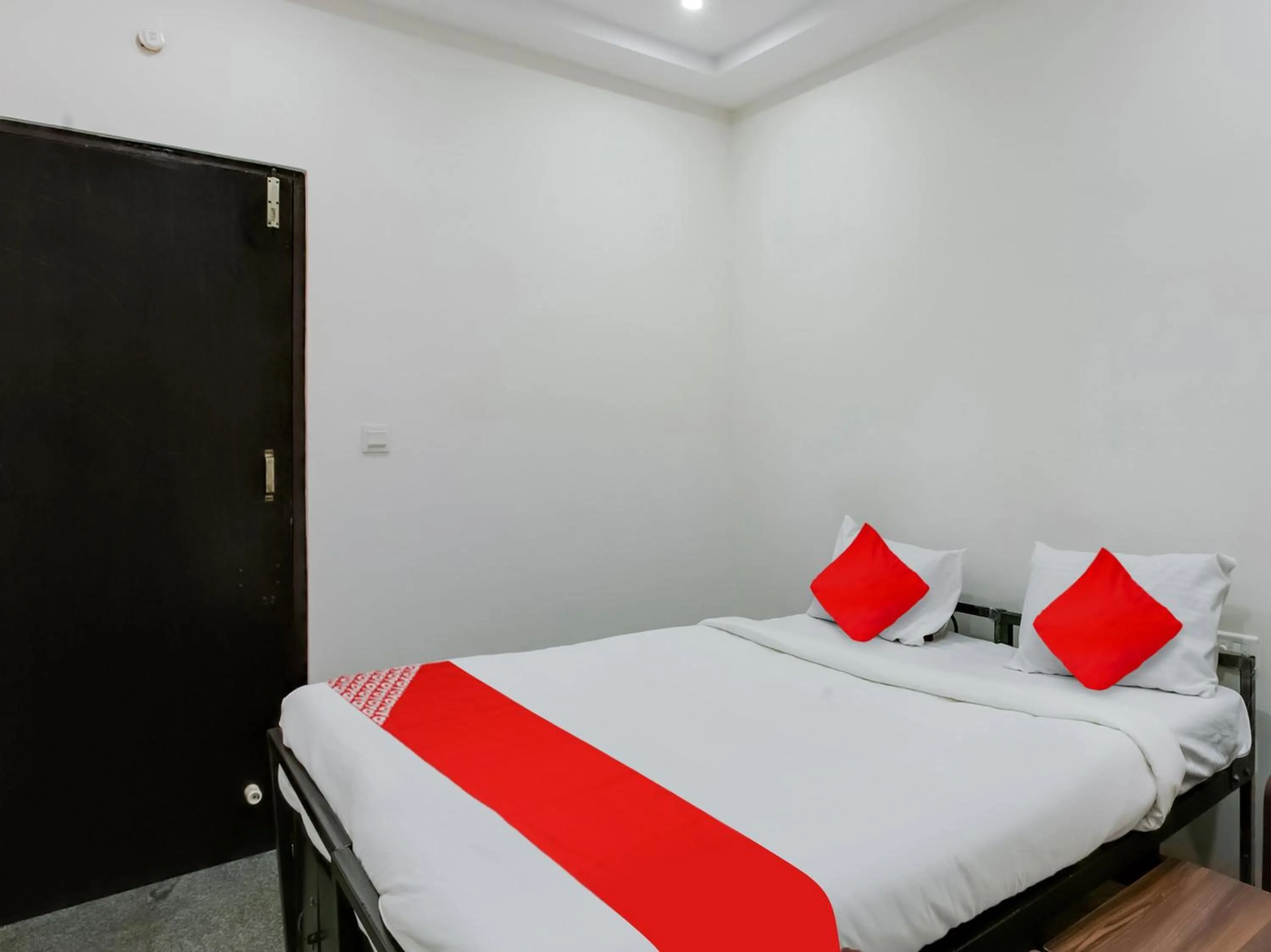 Bedroom in Hotel O Manjushree Boarding & Lodging nearby Dr.BR Ambedkar Stadium Basveshwar nagar