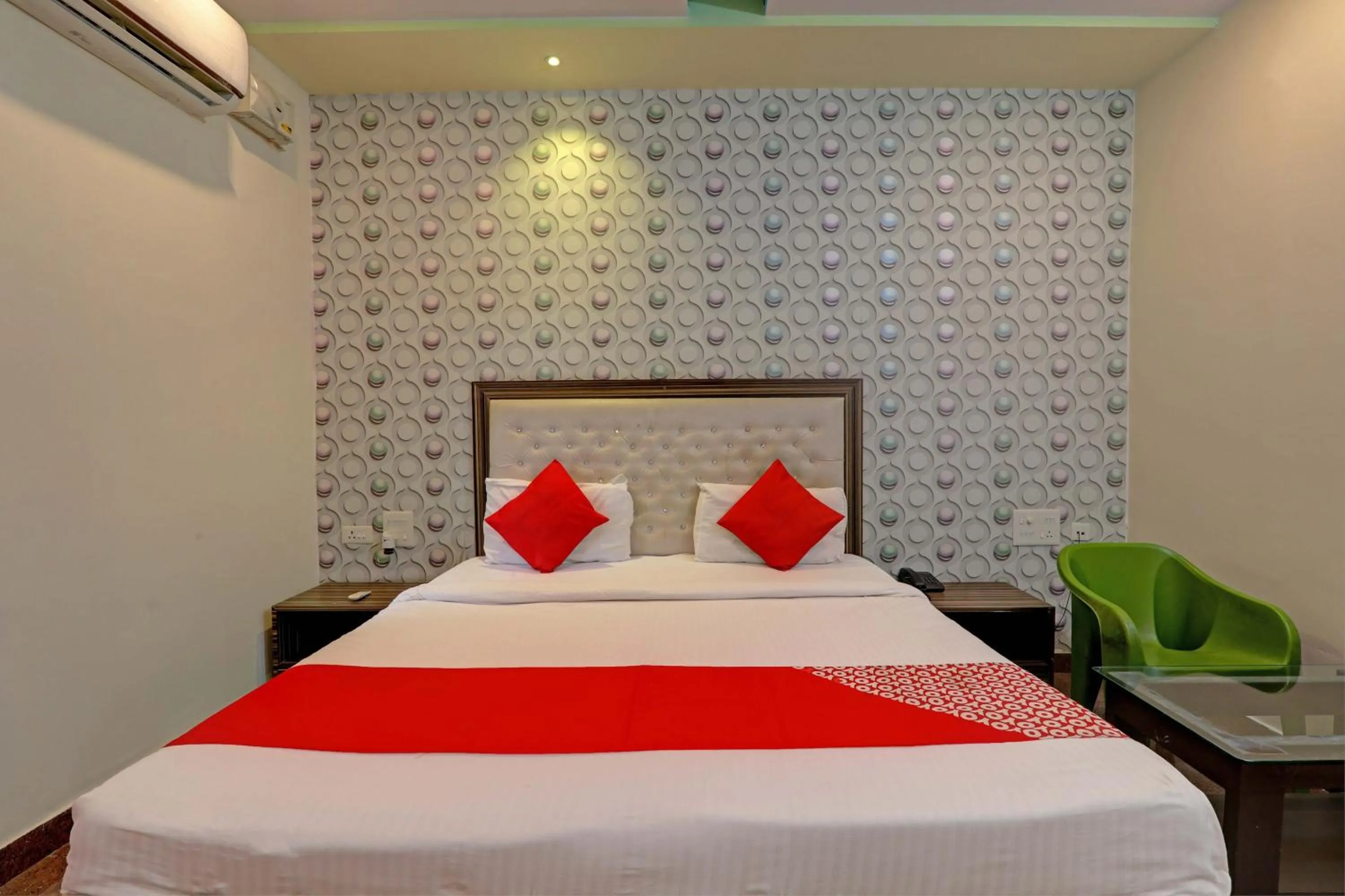 Bedroom in Hotel O Kriti Green