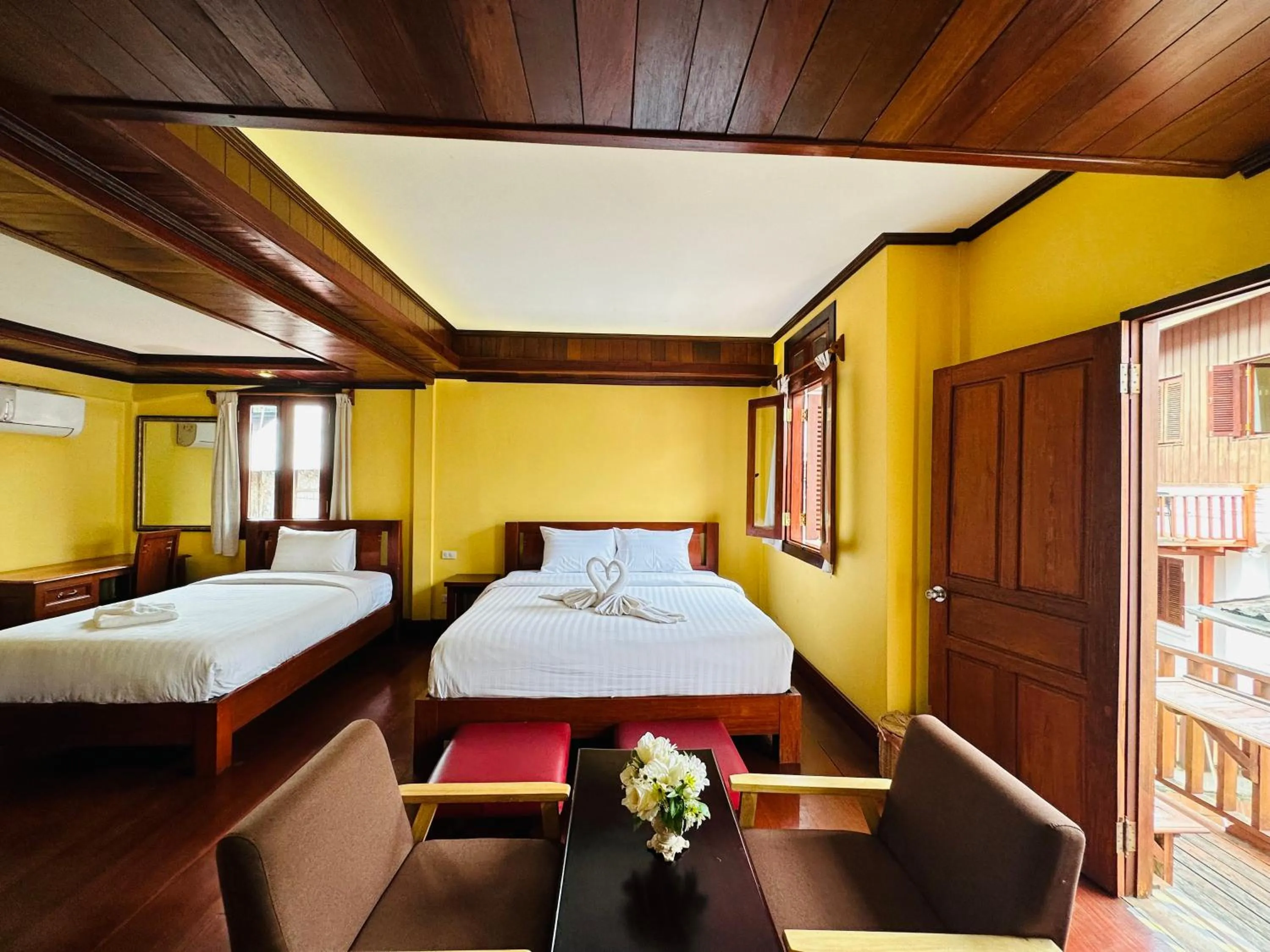 Bed in Villa Phonethip Mekong Riverside