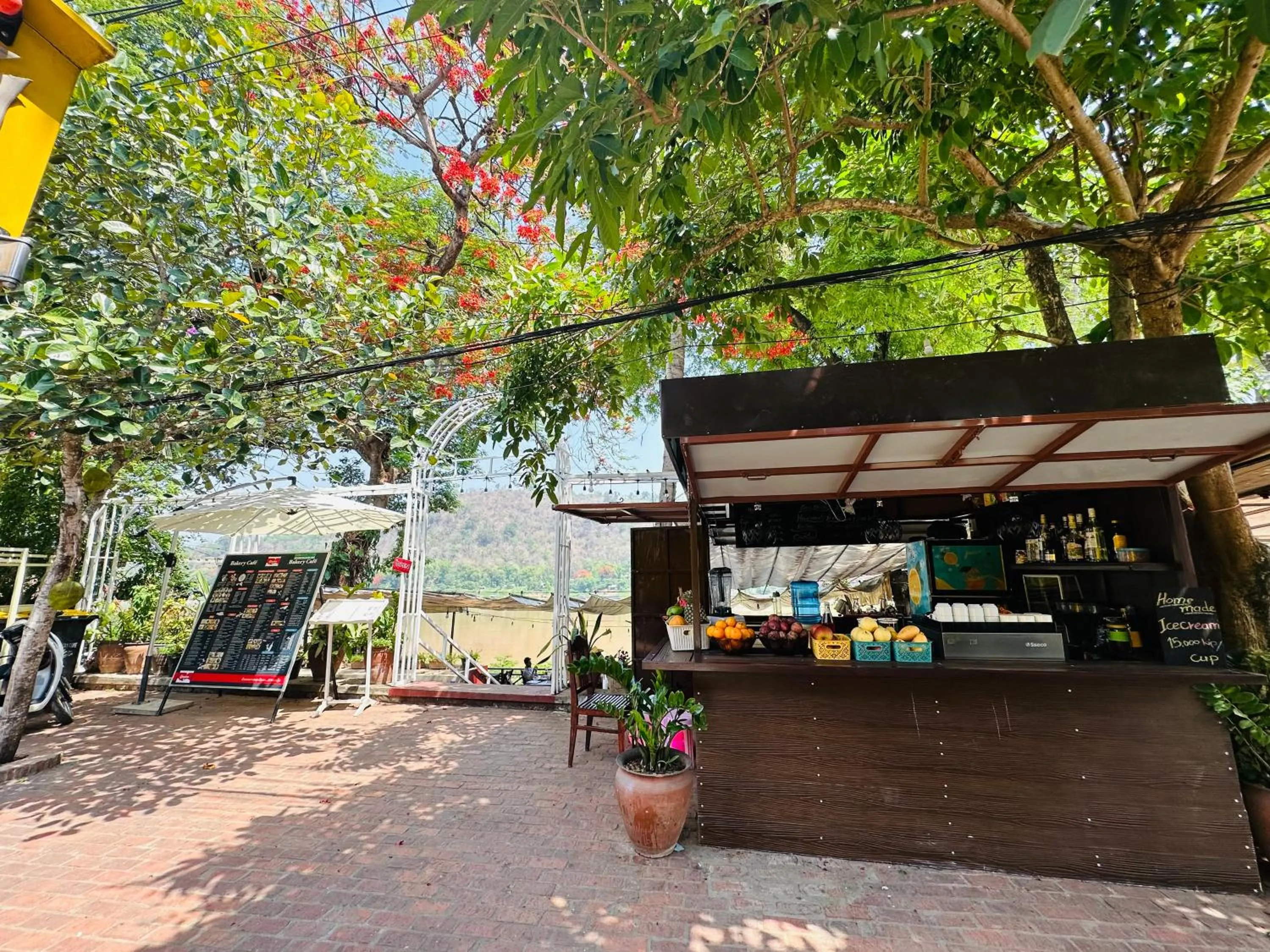 Restaurant/places to eat in Villa Phonethip Mekong Riverside