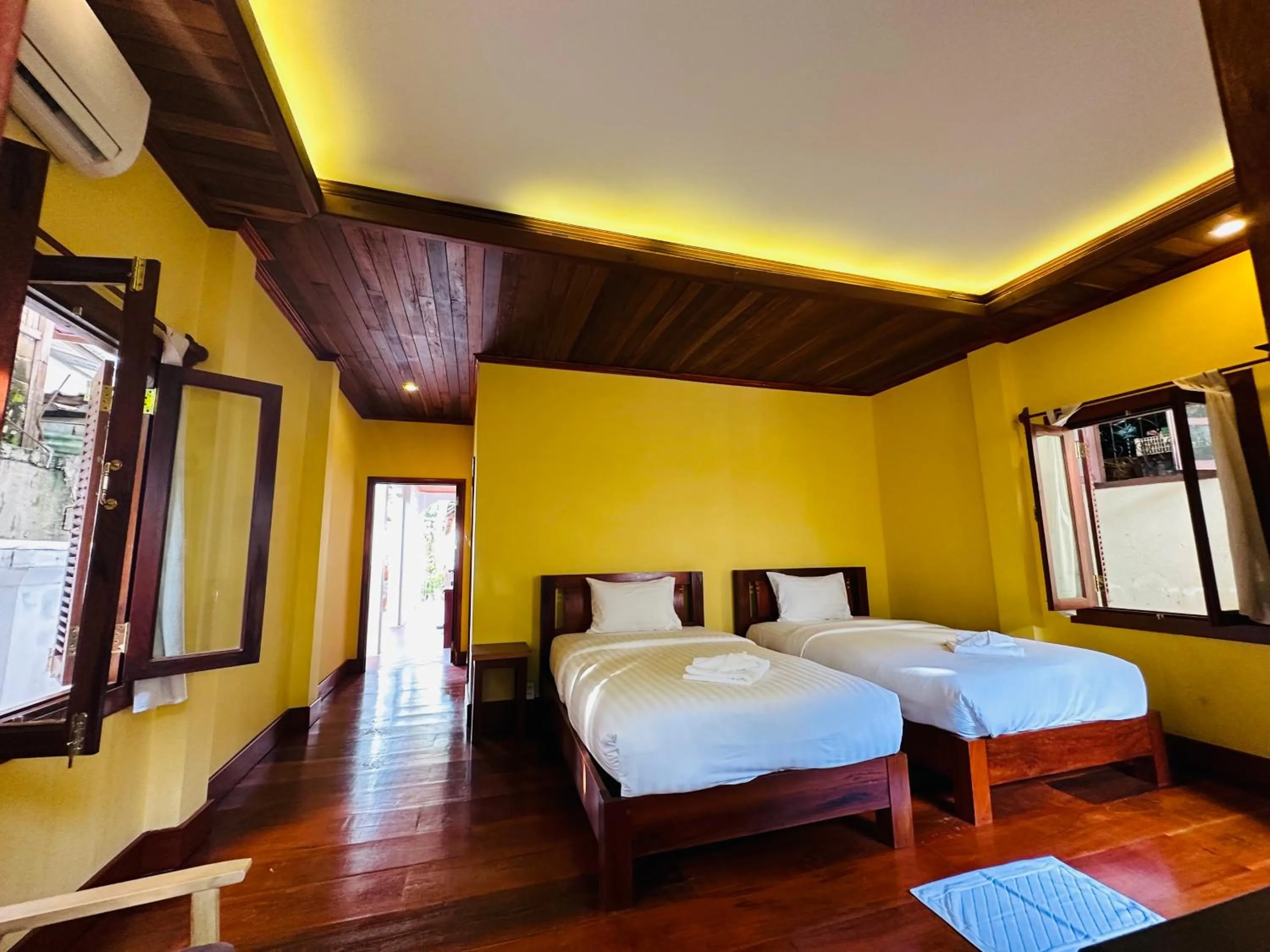 TV and multimedia, Bed in Villa Phonethip Mekong Riverside