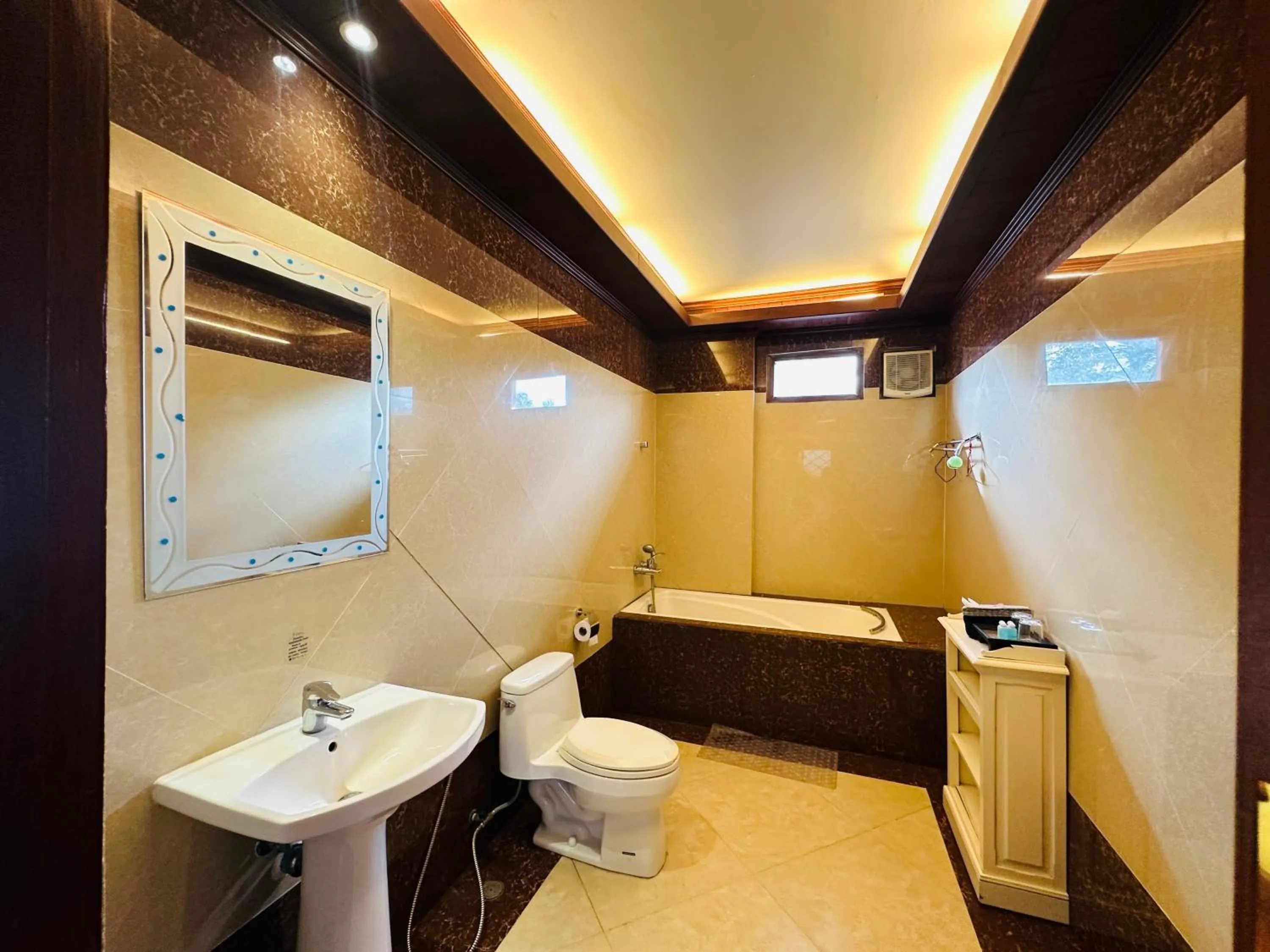 Toilet in Villa Phonethip Mekong Riverside