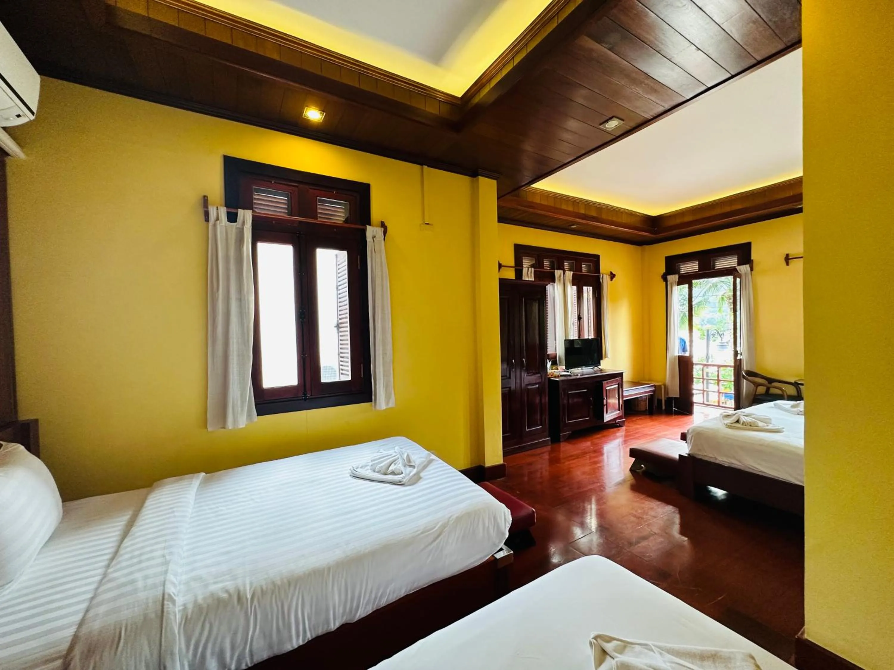 Bed in Villa Phonethip Mekong Riverside