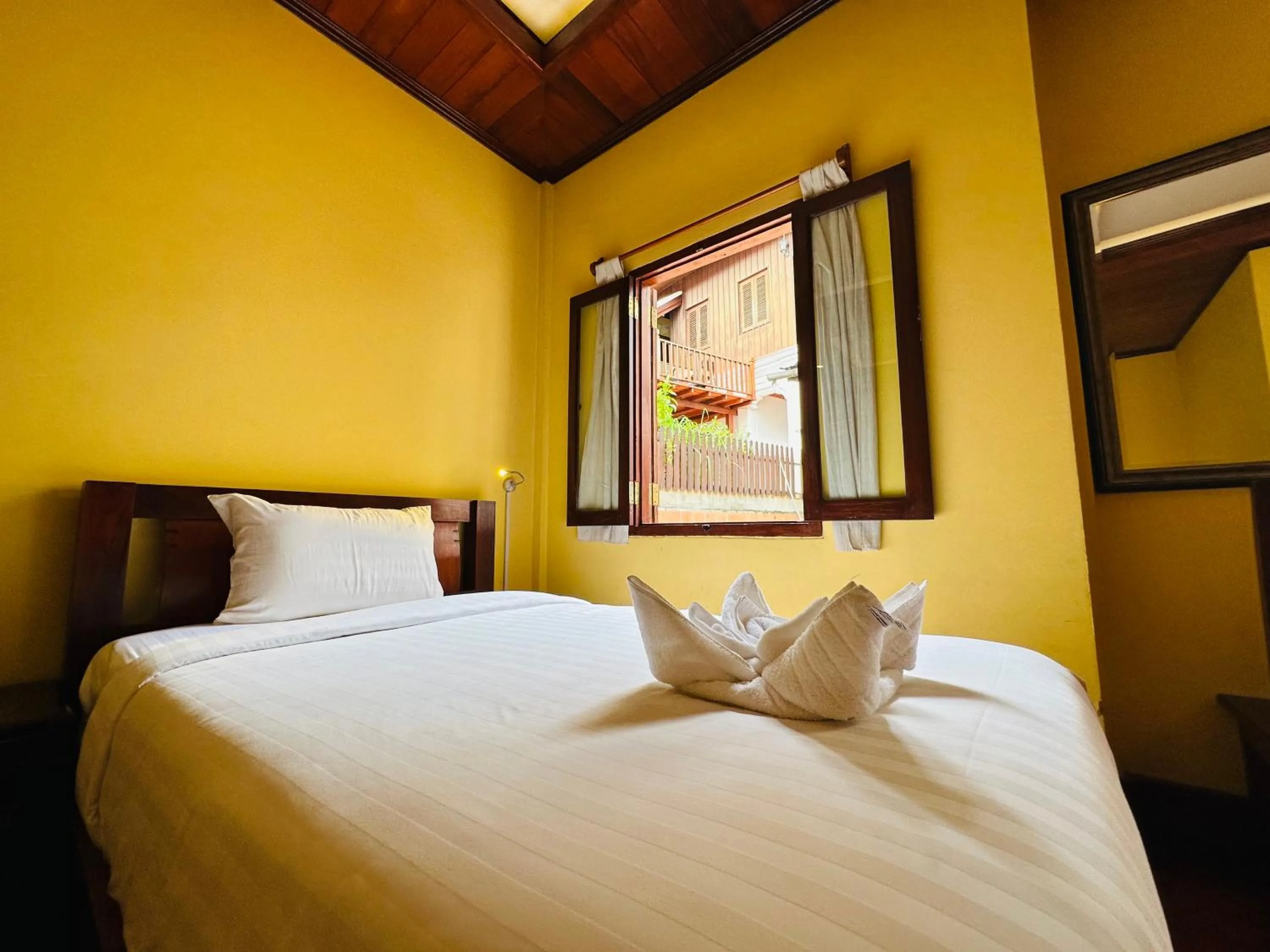 Bed in Villa Phonethip Mekong Riverside