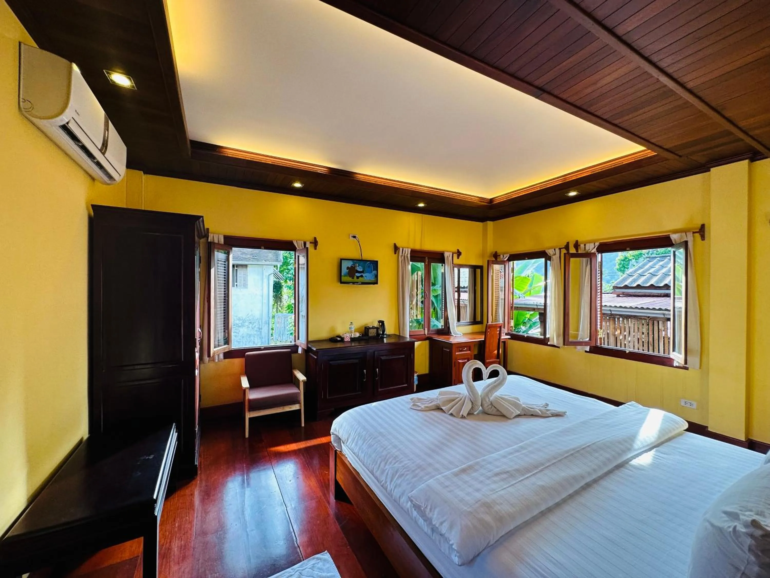 Photo of the whole room, Bed in Villa Phonethip Mekong Riverside
