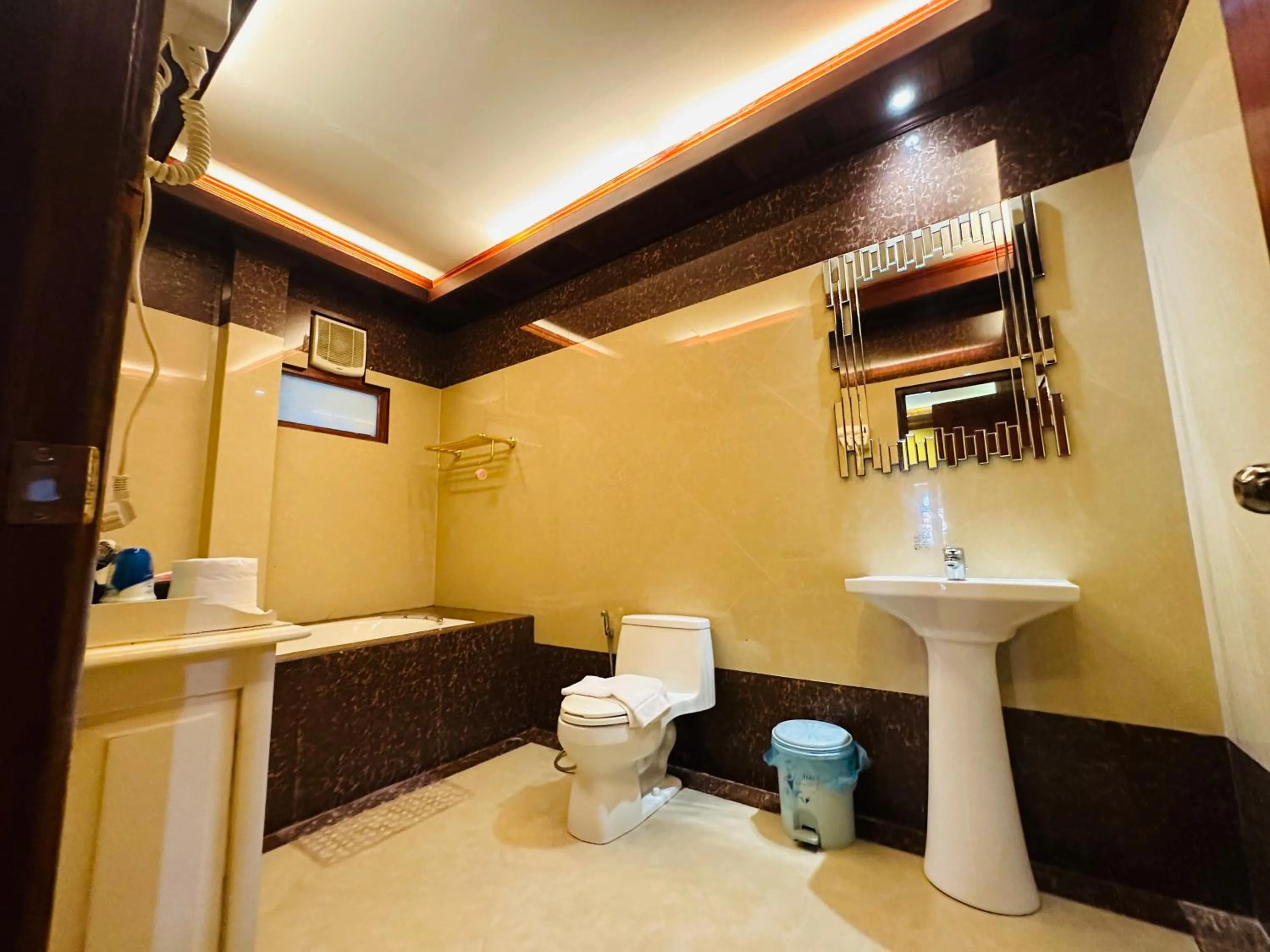 Toilet in Villa Phonethip Mekong Riverside