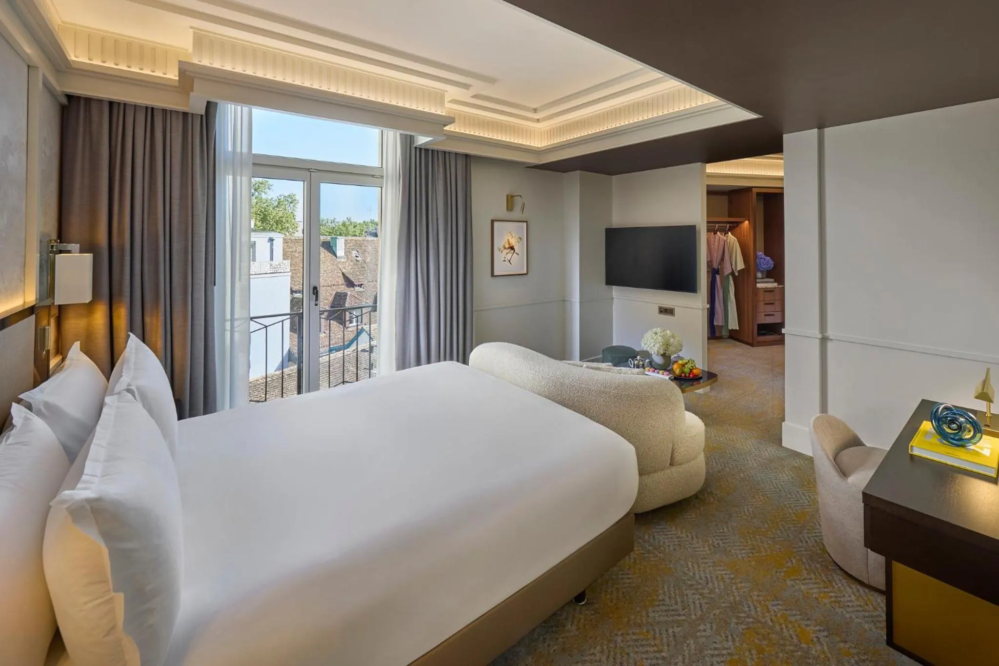 Bedroom, Bed in Mandarin Oriental Savoy, Zurich