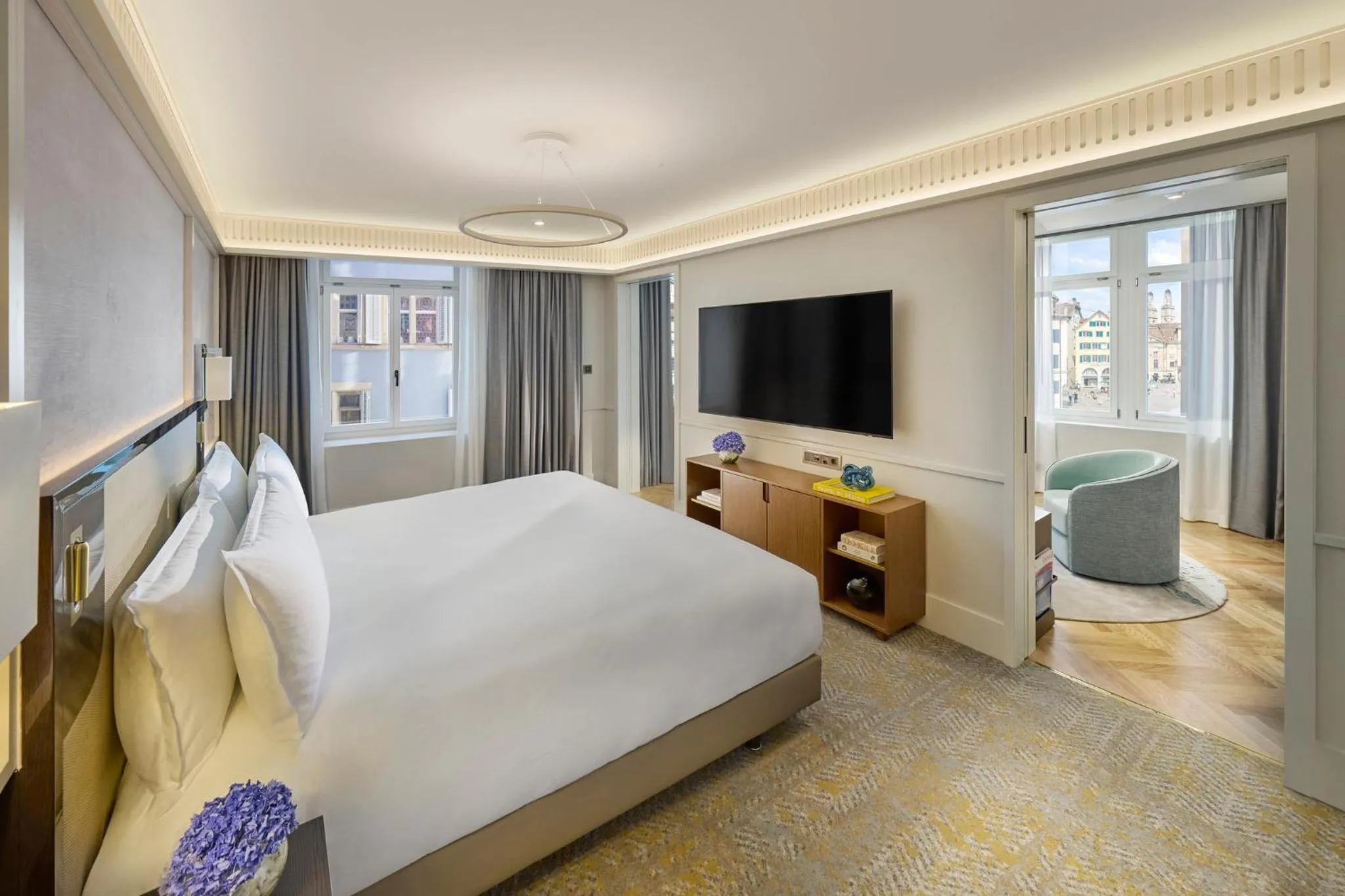 Bedroom, Bed in Mandarin Oriental Savoy, Zurich