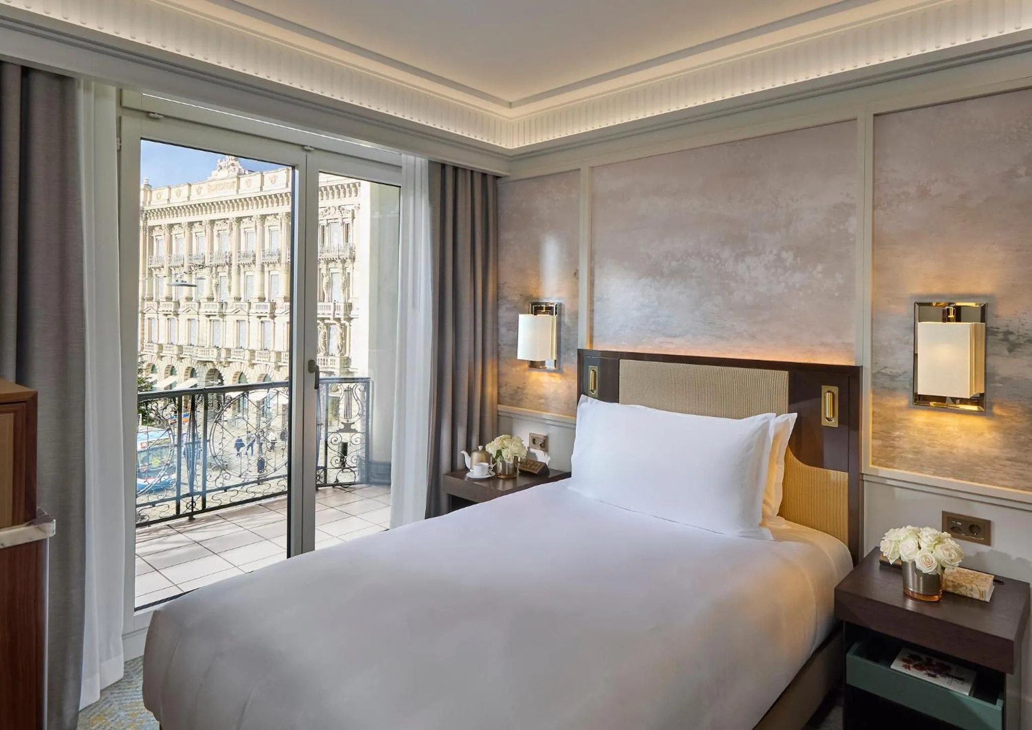Property building, Bed in Mandarin Oriental Savoy, Zurich