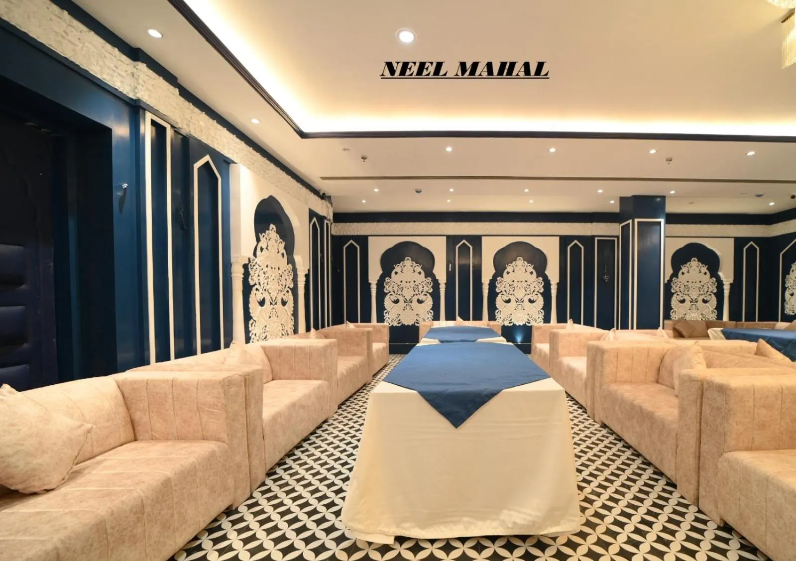 Property building in Hotel Gold In Leaf