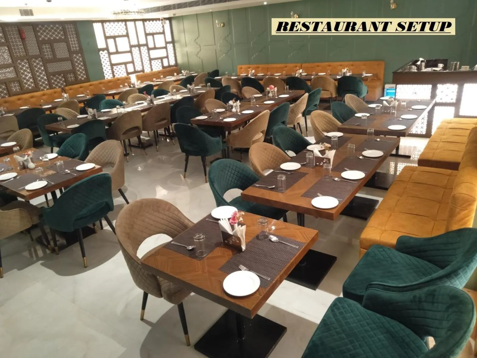 Restaurant/places to eat in Hotel Gold In Leaf