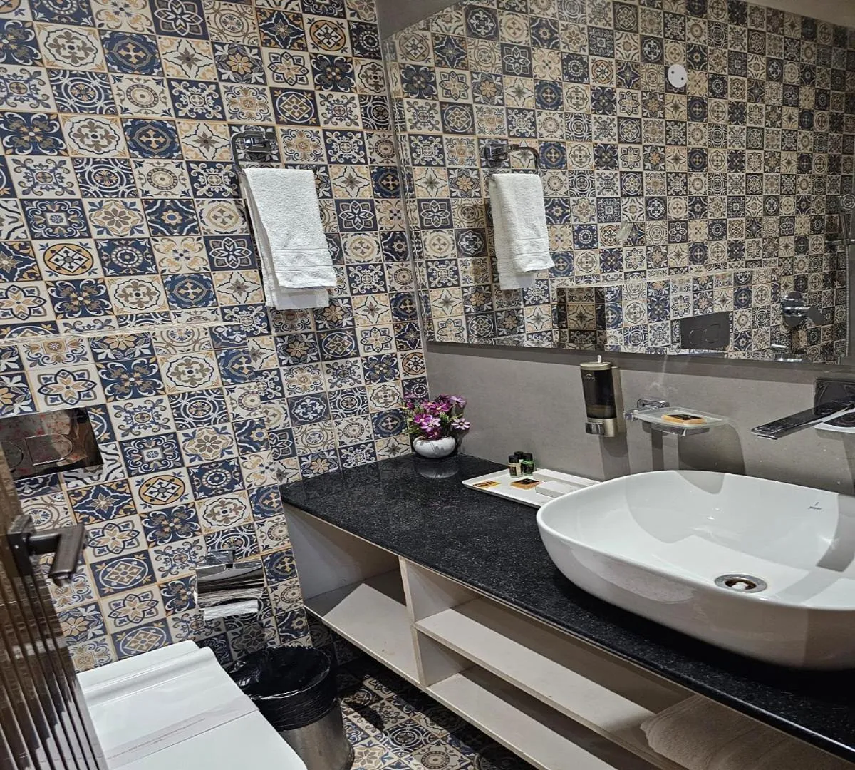 Bathroom in Hotel Gold In Leaf