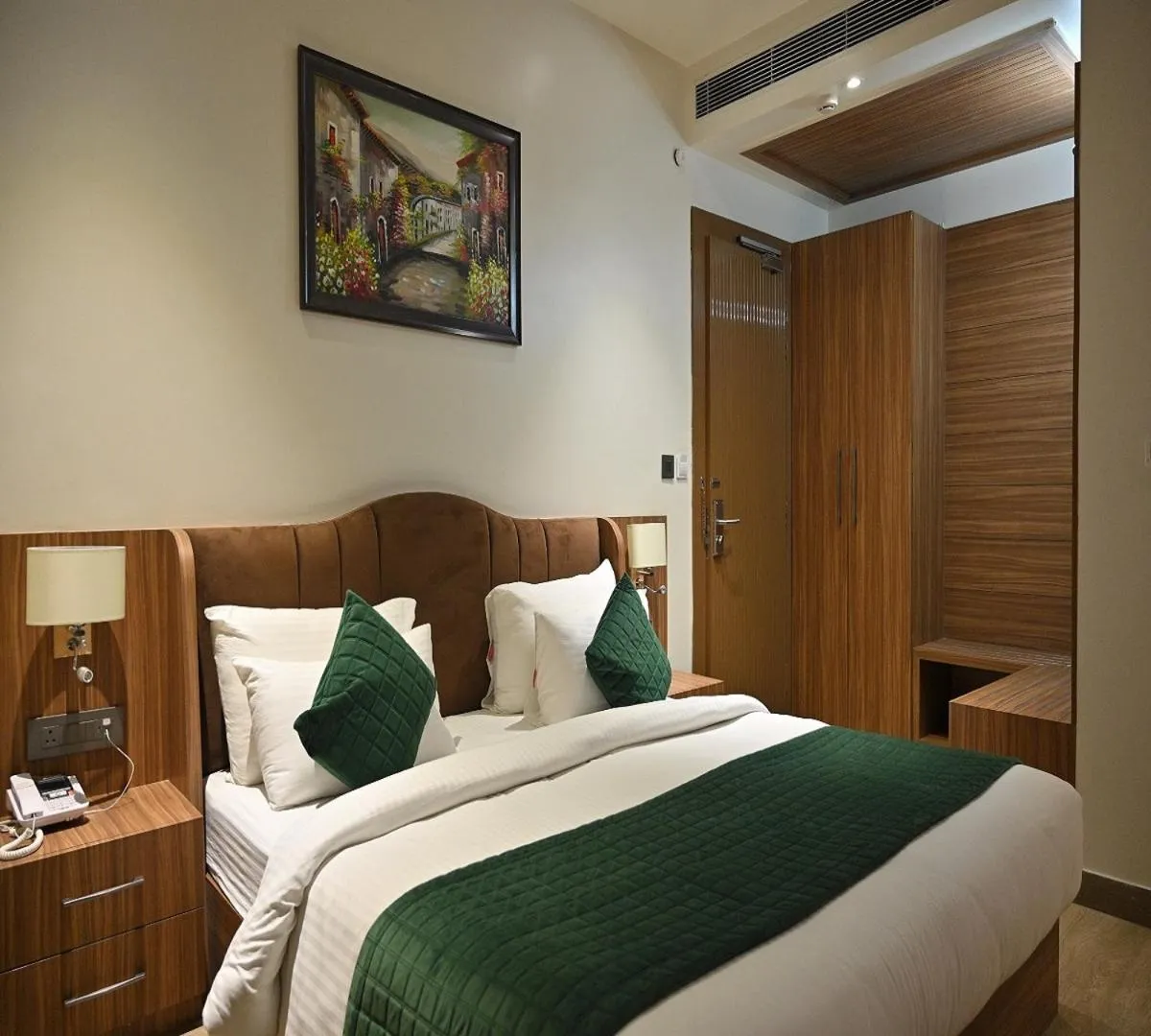 Bedroom, Bed in Hotel Gold In Leaf