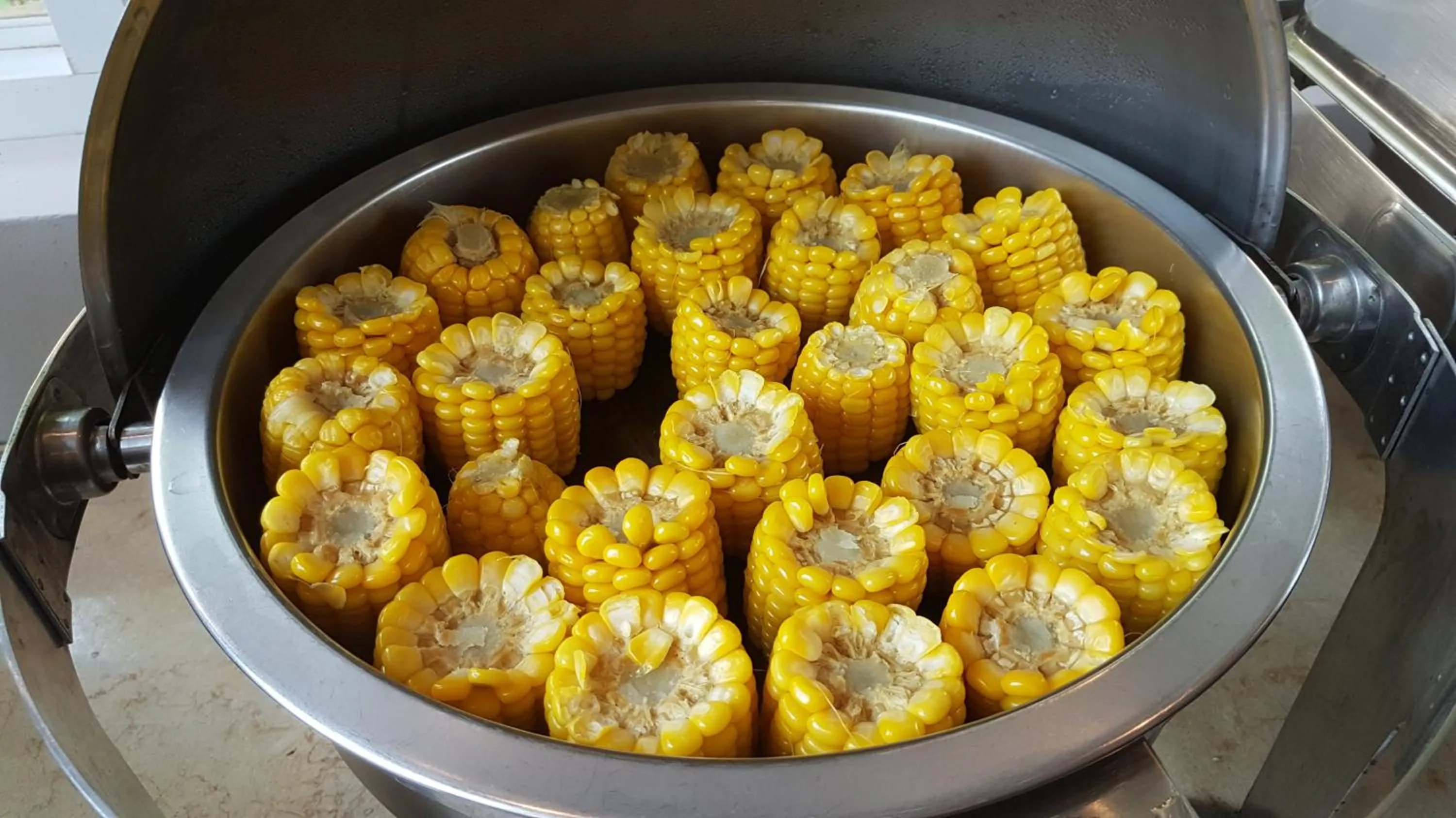 Buffet breakfast in Hong Bin Bungalow