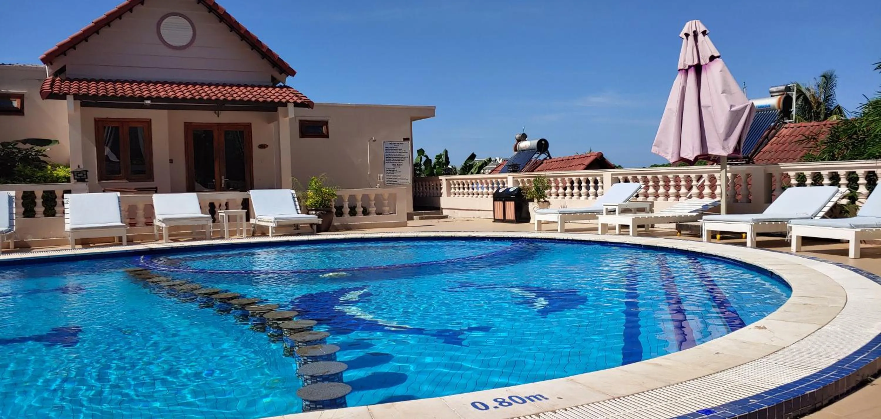 Swimming pool in Hong Bin Bungalow
