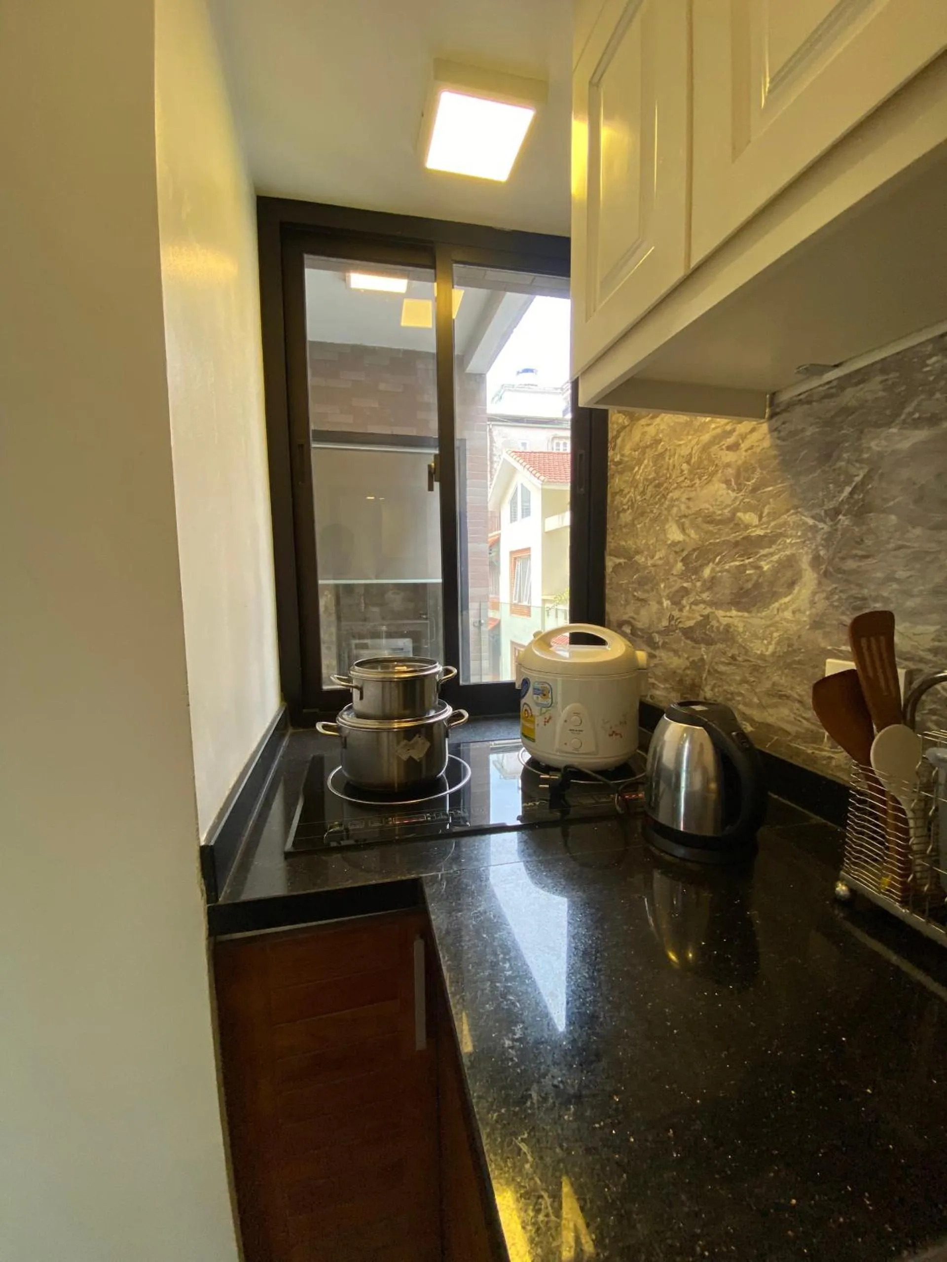 Coffee/tea facilities in Hi.Home House near Lake