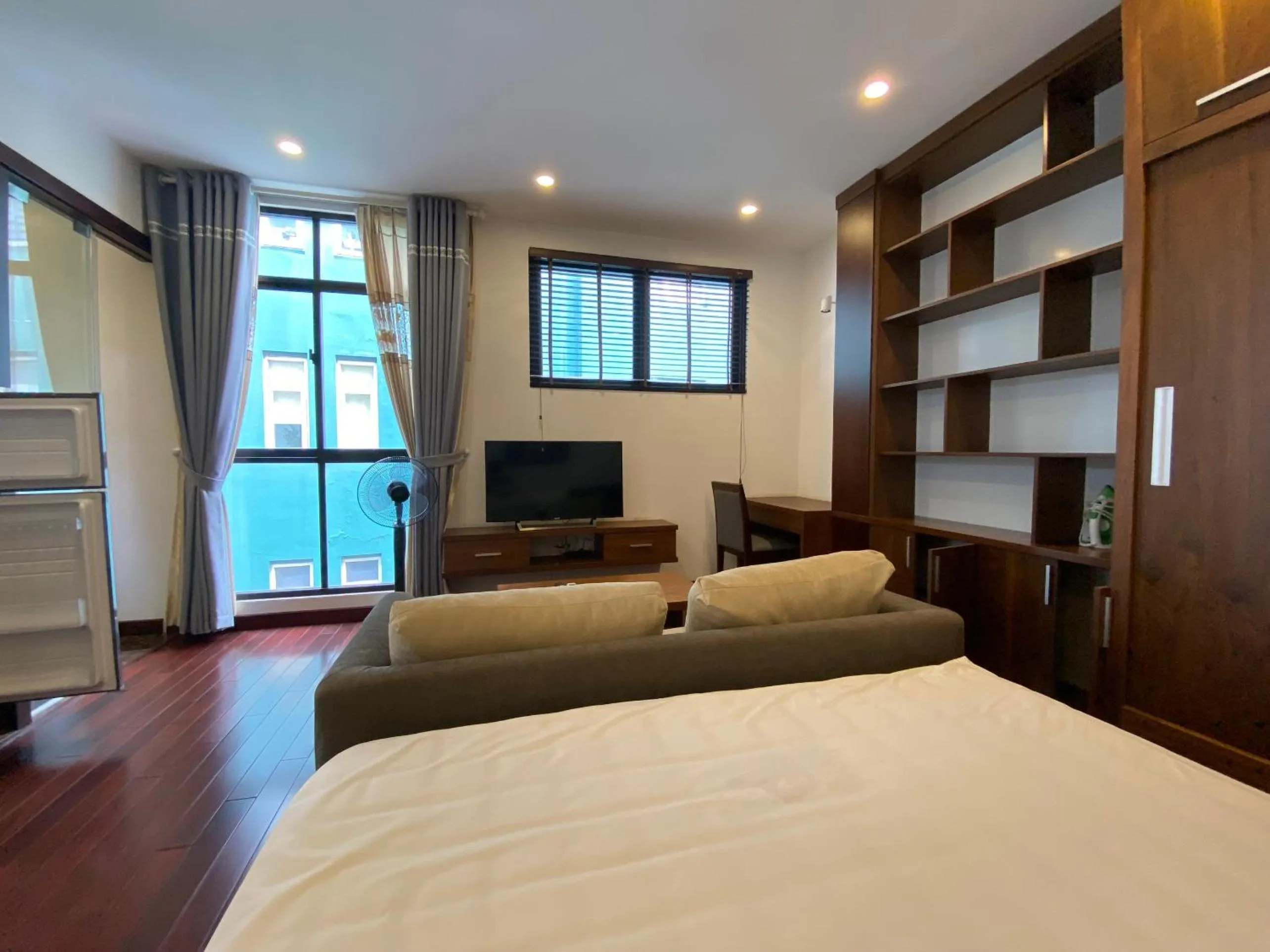 Communal lounge/ TV room, Bed in Hi.Home House near Lake