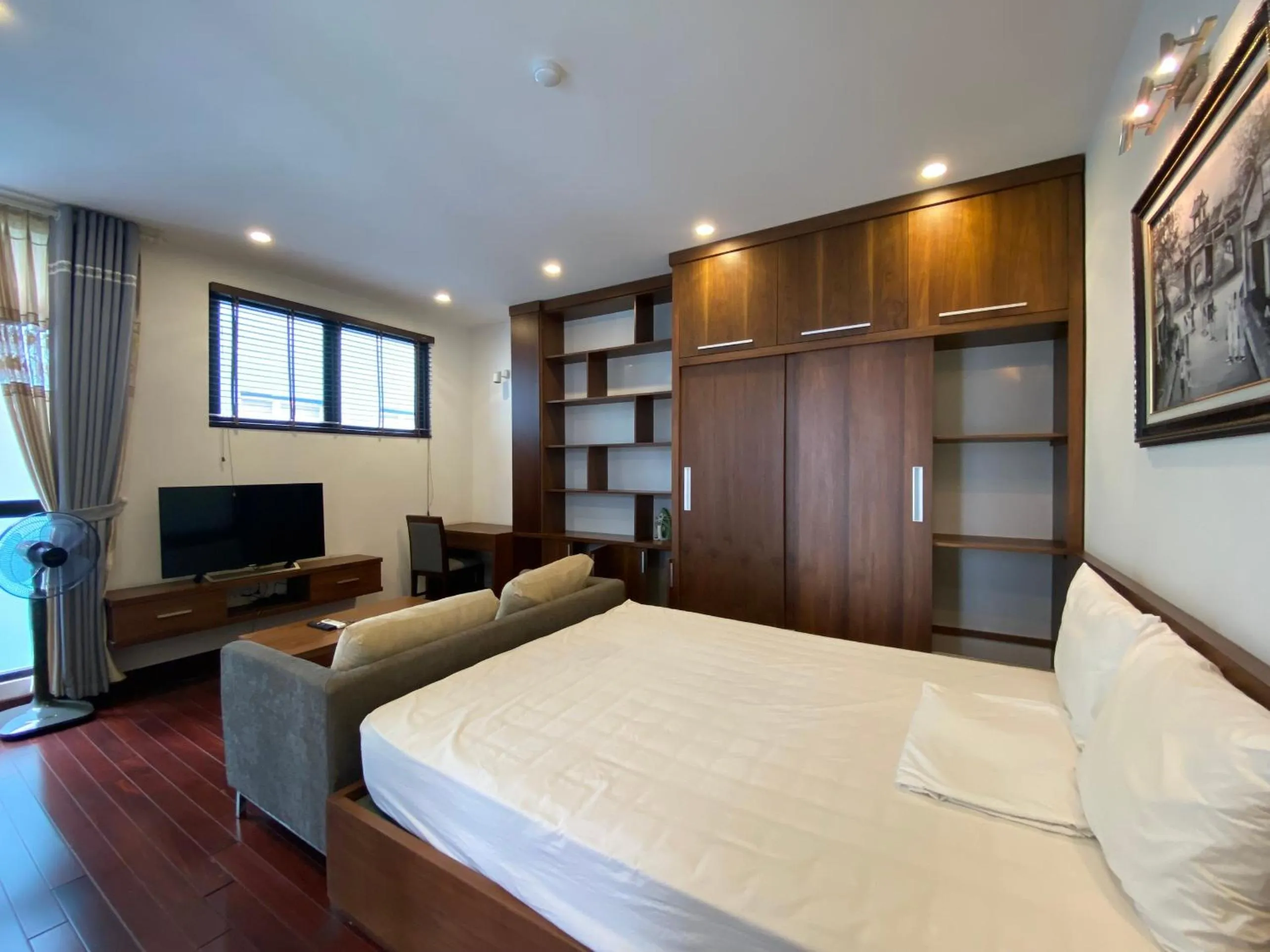 Communal lounge/ TV room, Bed in Hi.Home House near Lake