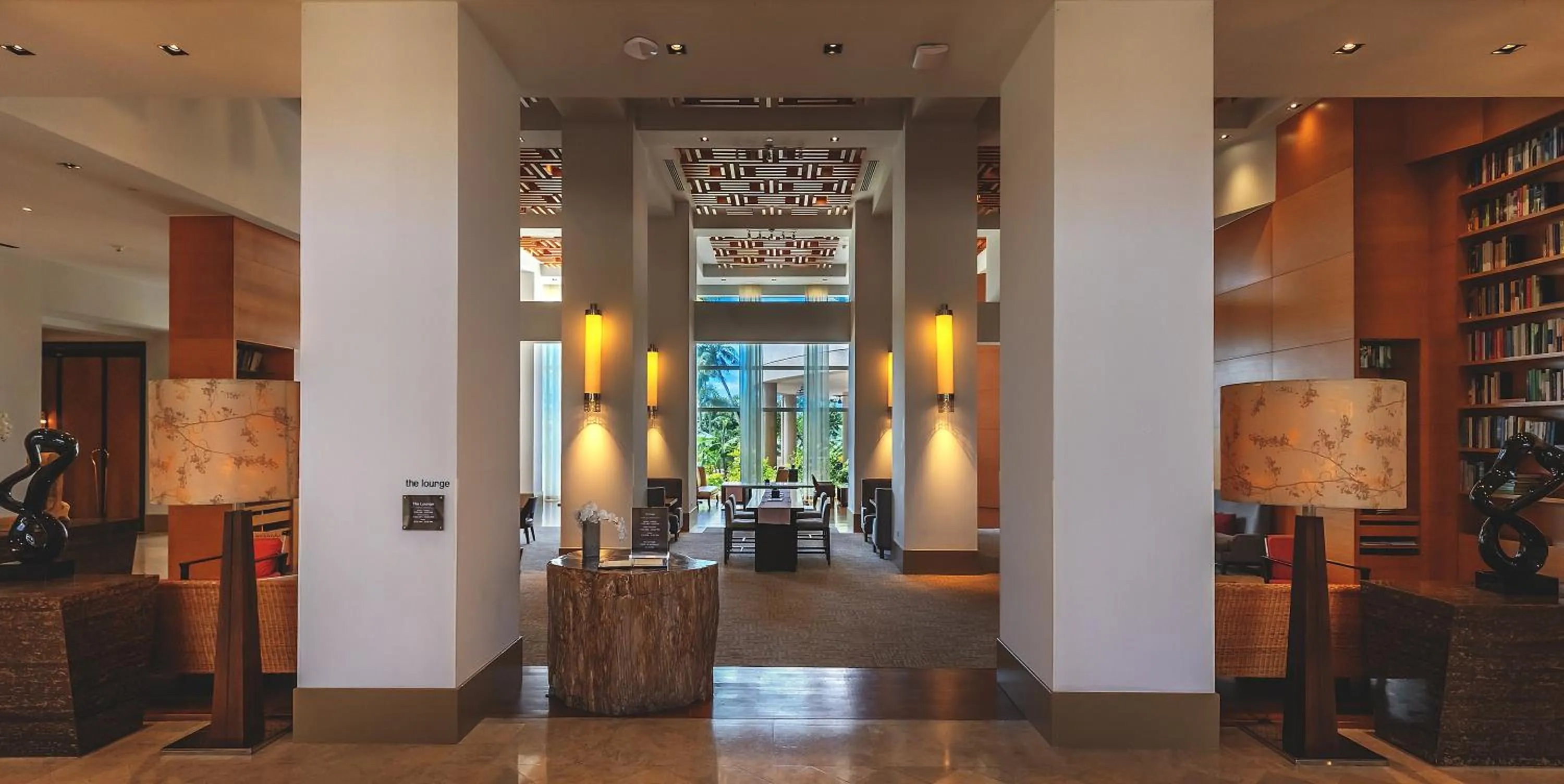 Lounge or bar in Hyatt Regency Guam