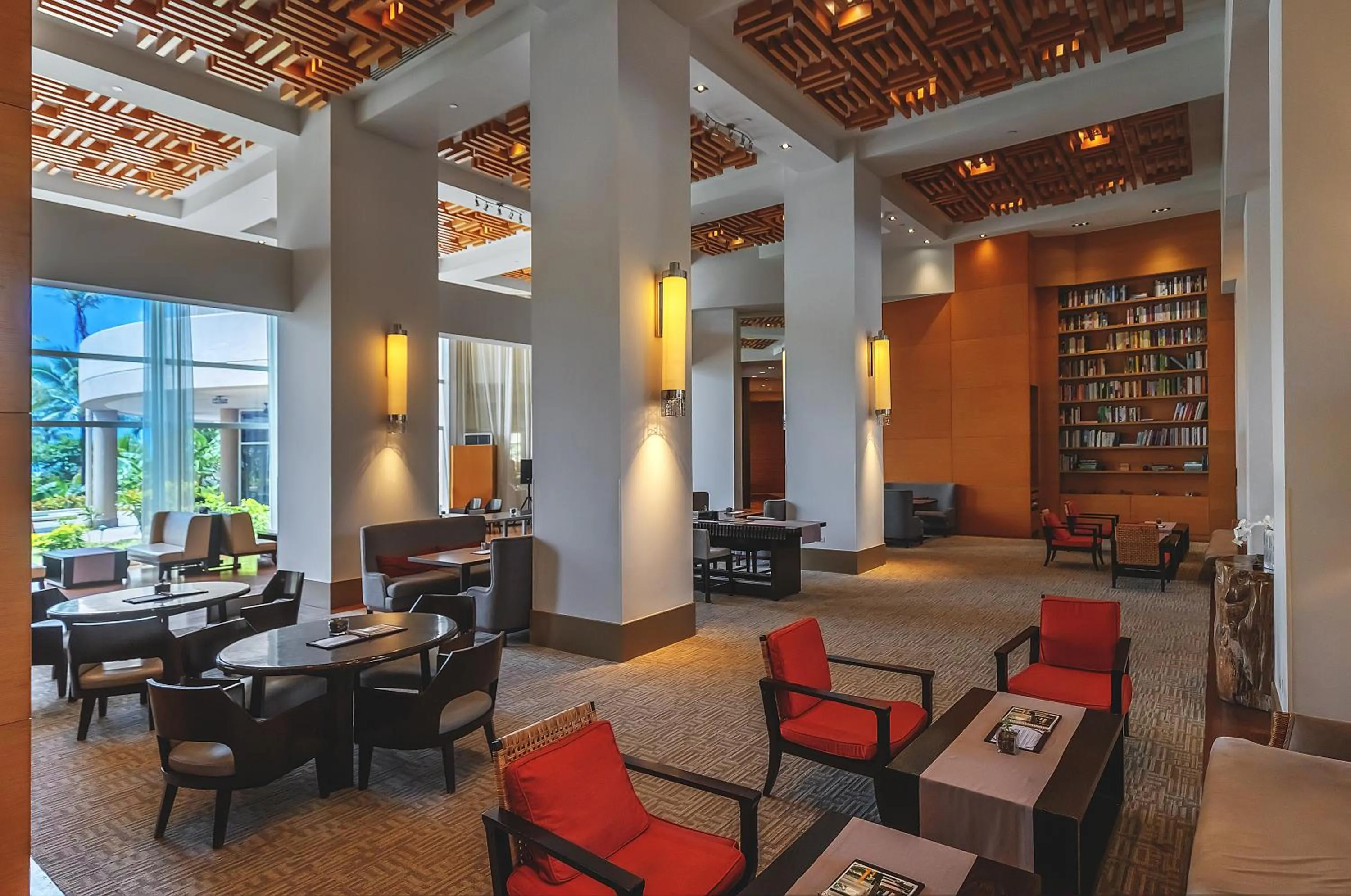 Lounge or bar in Hyatt Regency Guam